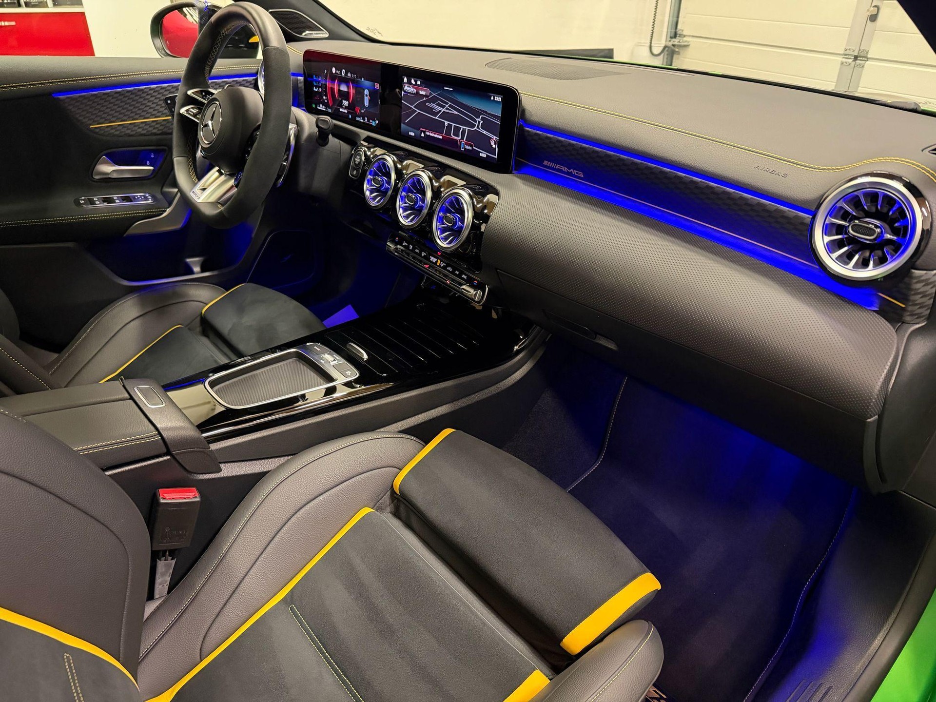 MERCEDES-BENZ A 45 S AMG 4matic+ Limited Edition Green Hell Magno-image-10