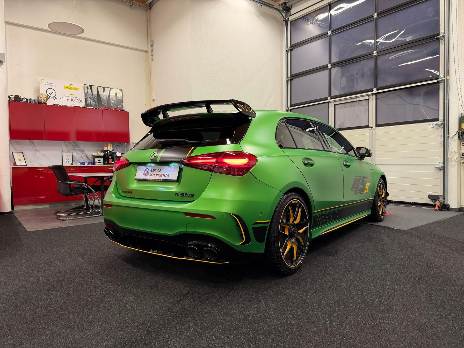 MERCEDES-BENZ A 45 S AMG 4matic+ Limited Edition Green Hell Magno-image-4