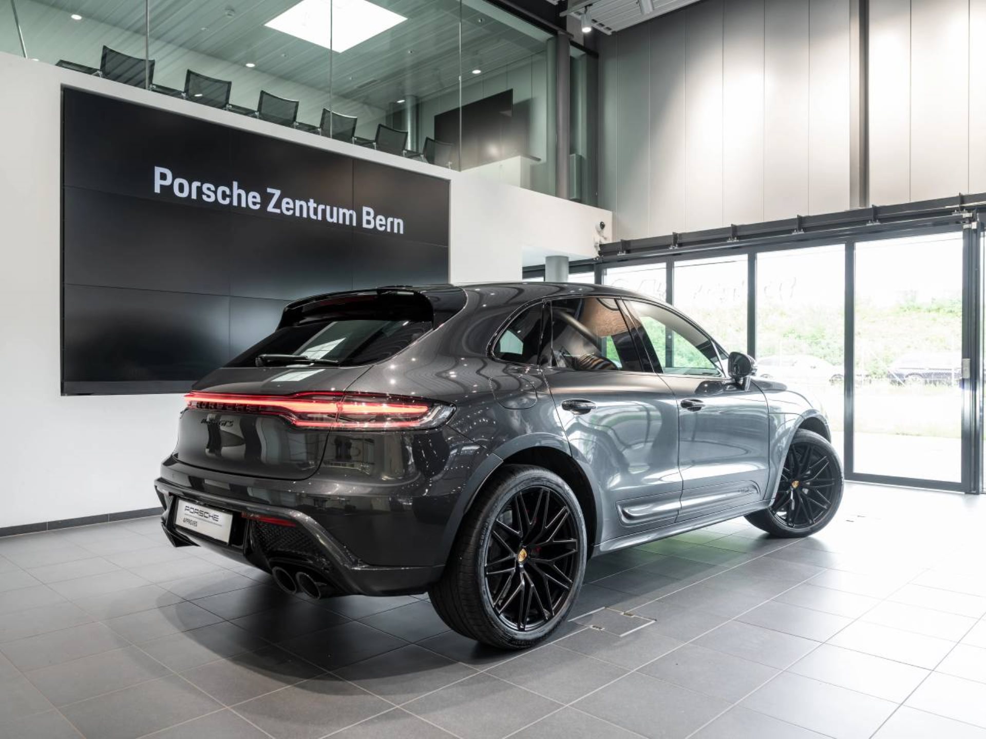 PORSCHE Macan GTS-image-2