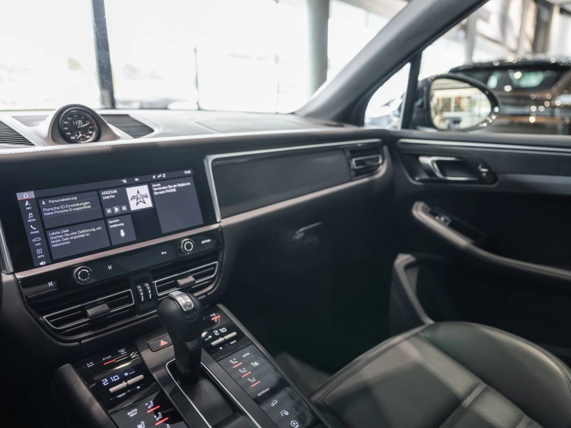 PORSCHE Macan GTS-image-16