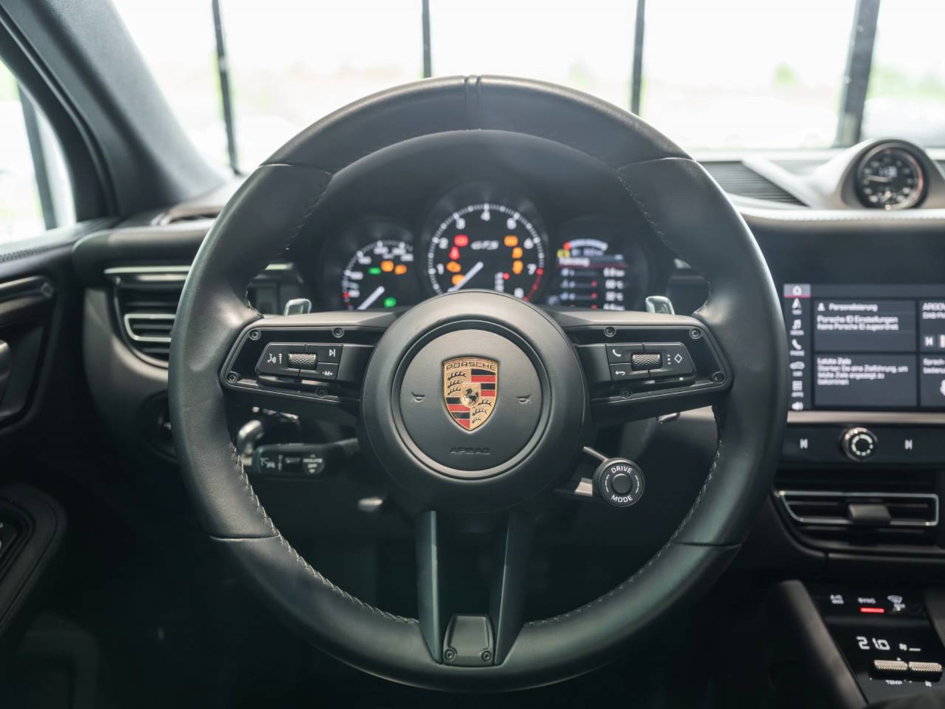 PORSCHE Macan GTS-image-12