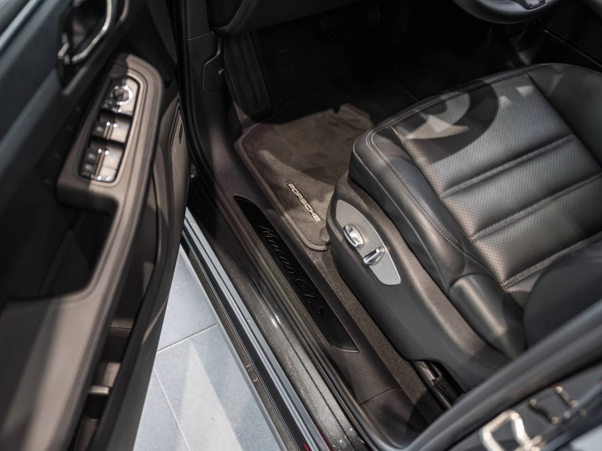 PORSCHE Macan GTS-image-20