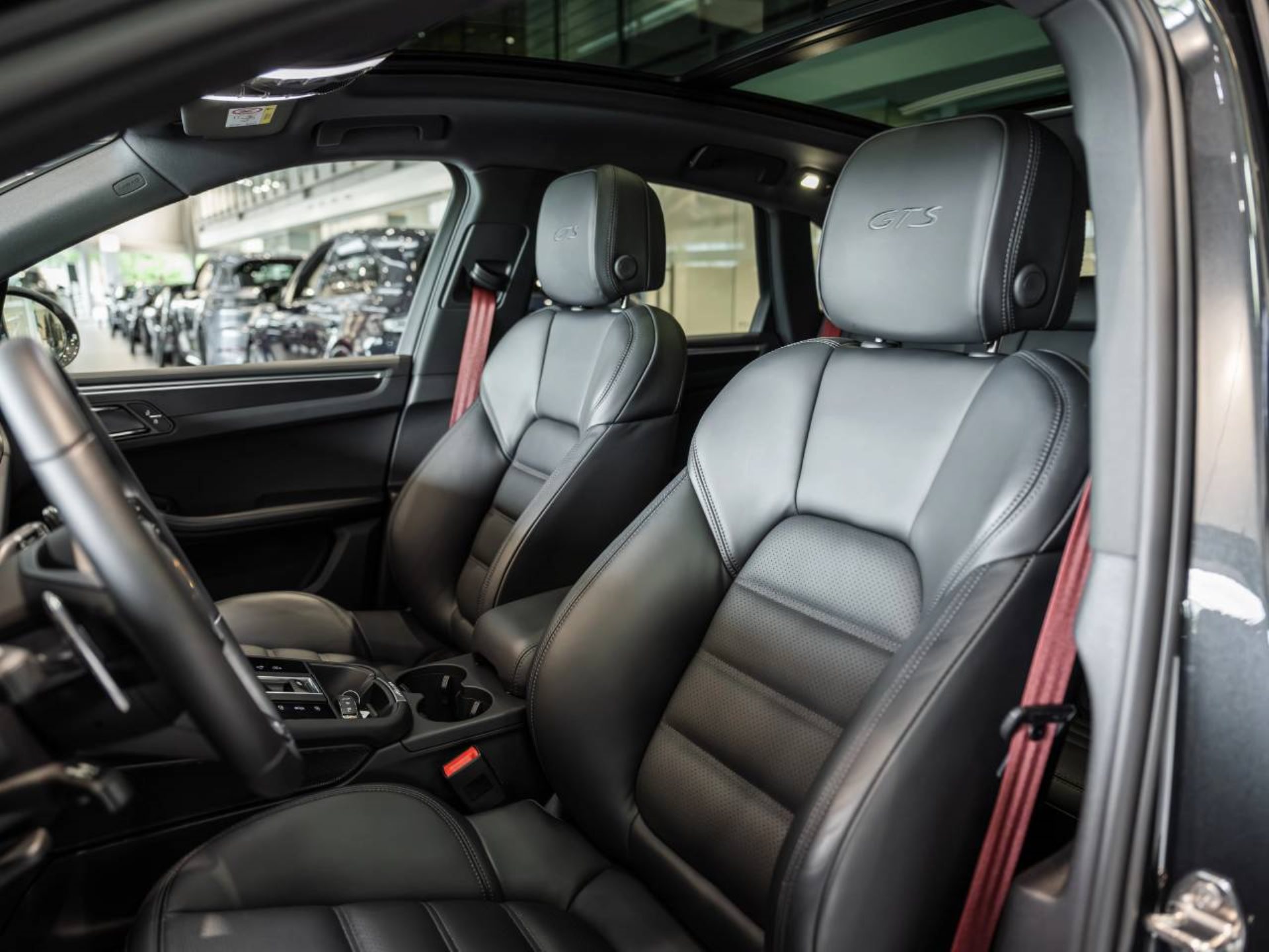 PORSCHE Macan GTS-image-4