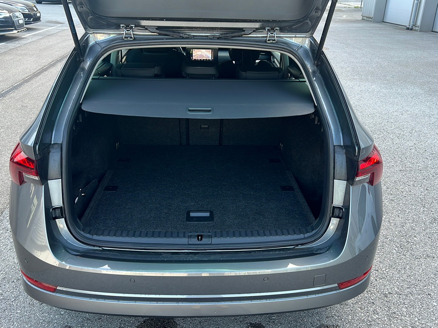 SKODA Octavia Combi 2.0 TSI Ambition 4x4 DSG-image-15