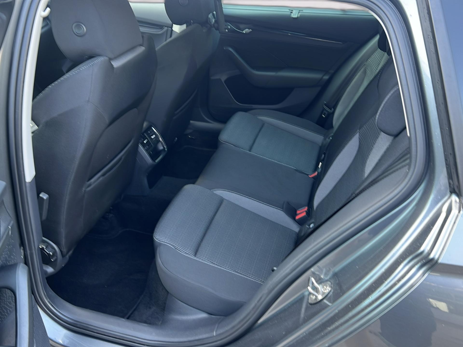 SKODA Octavia Combi 2.0 TSI Ambition 4x4 DSG-image-13