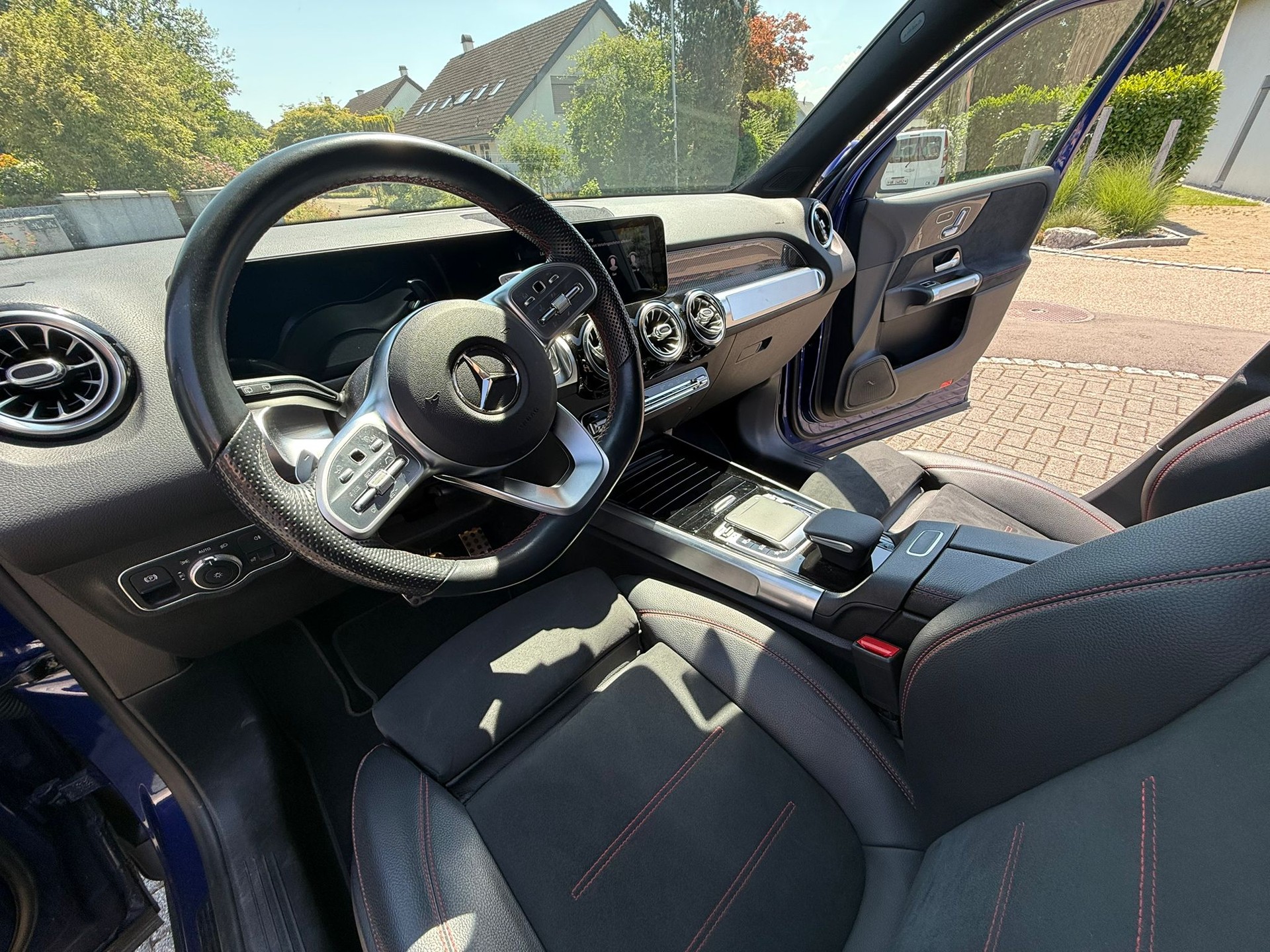 MERCEDES-BENZ GLB 250 AMG Line 4matic-image-3