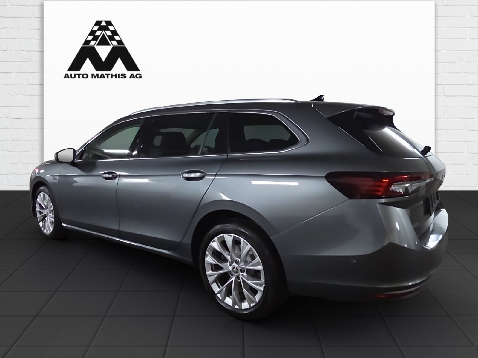 SKODA Superb Combi 2.0 TDi L&K 4x4 DSG-image-3