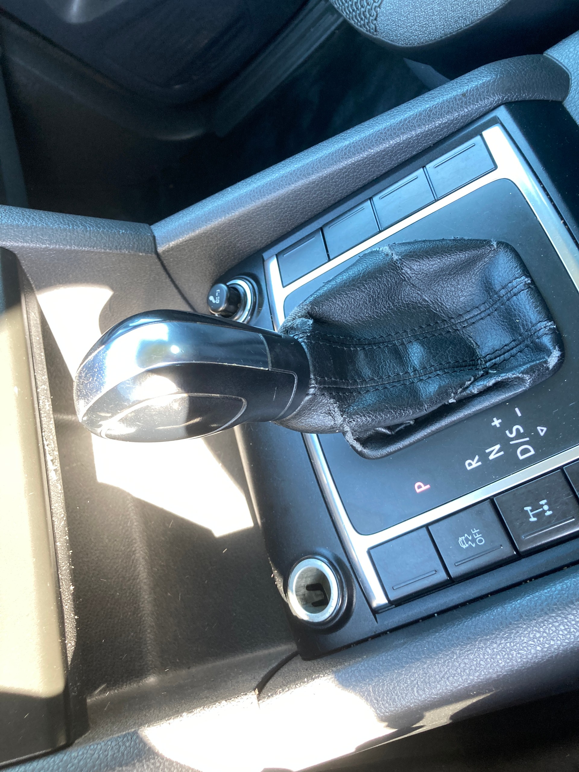 VW Amarok 2.0 BiTDI Startline 4Motion permanent A mit Anhänherkupplung-image-12