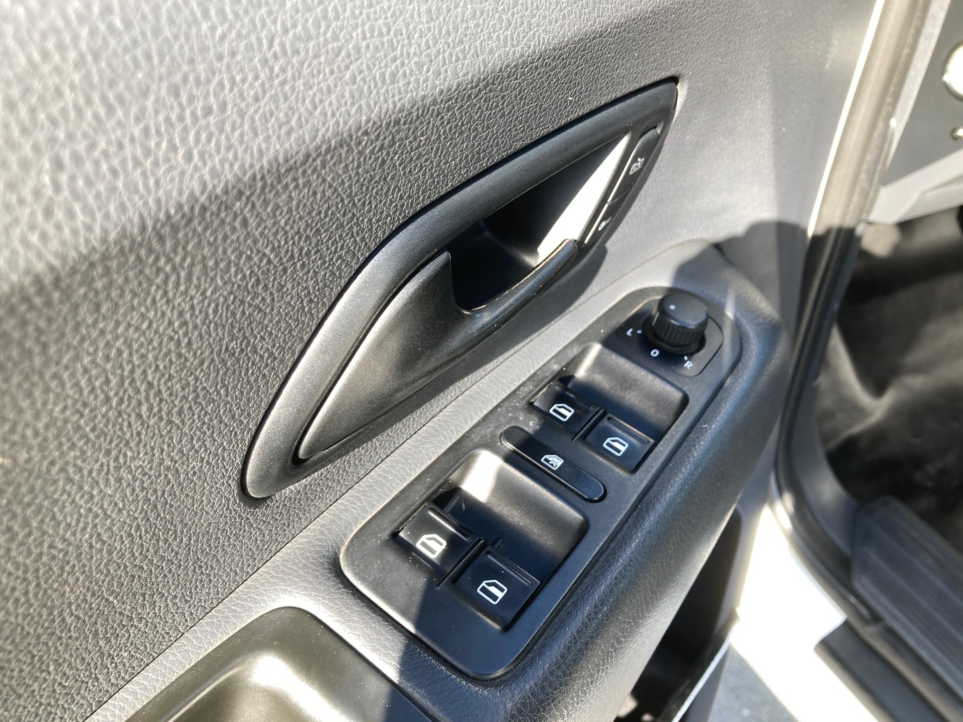 VW Amarok 2.0 BiTDI Startline 4Motion permanent A mit Anhänherkupplung-image-10