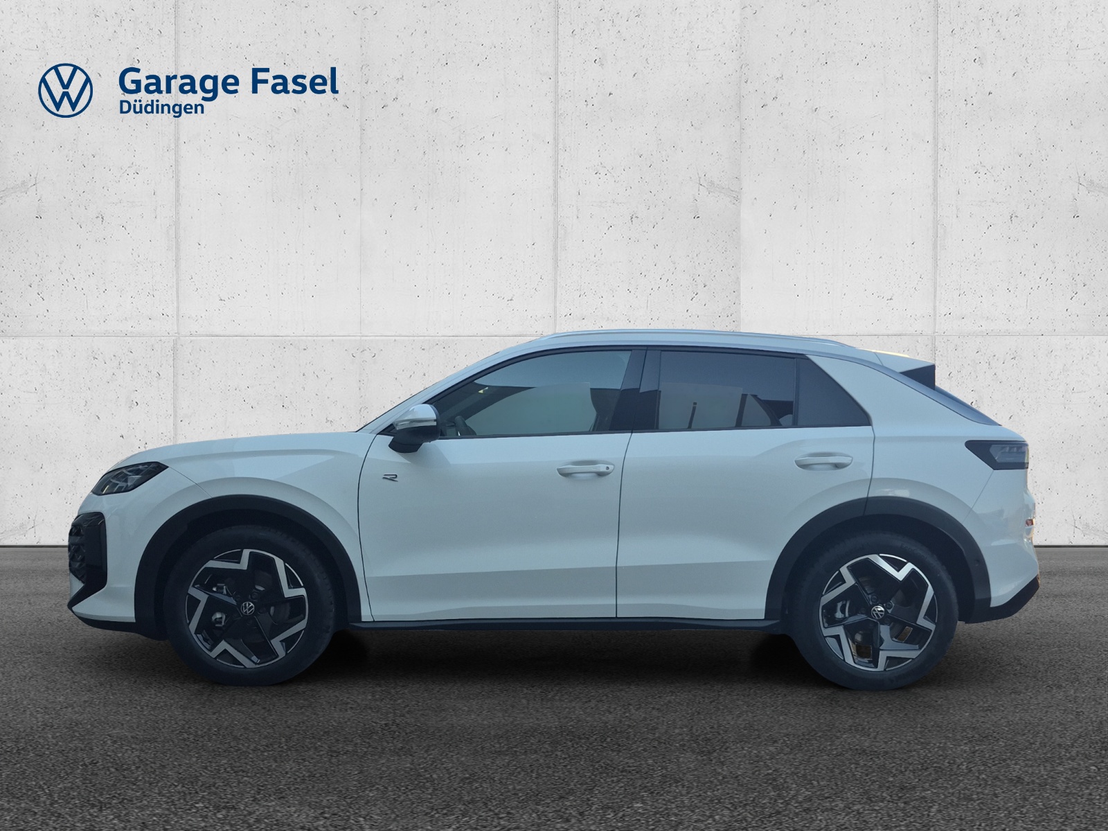 VW T-Roc 1.5 eTSI mHEV R-Line DSG-showroom-element-1