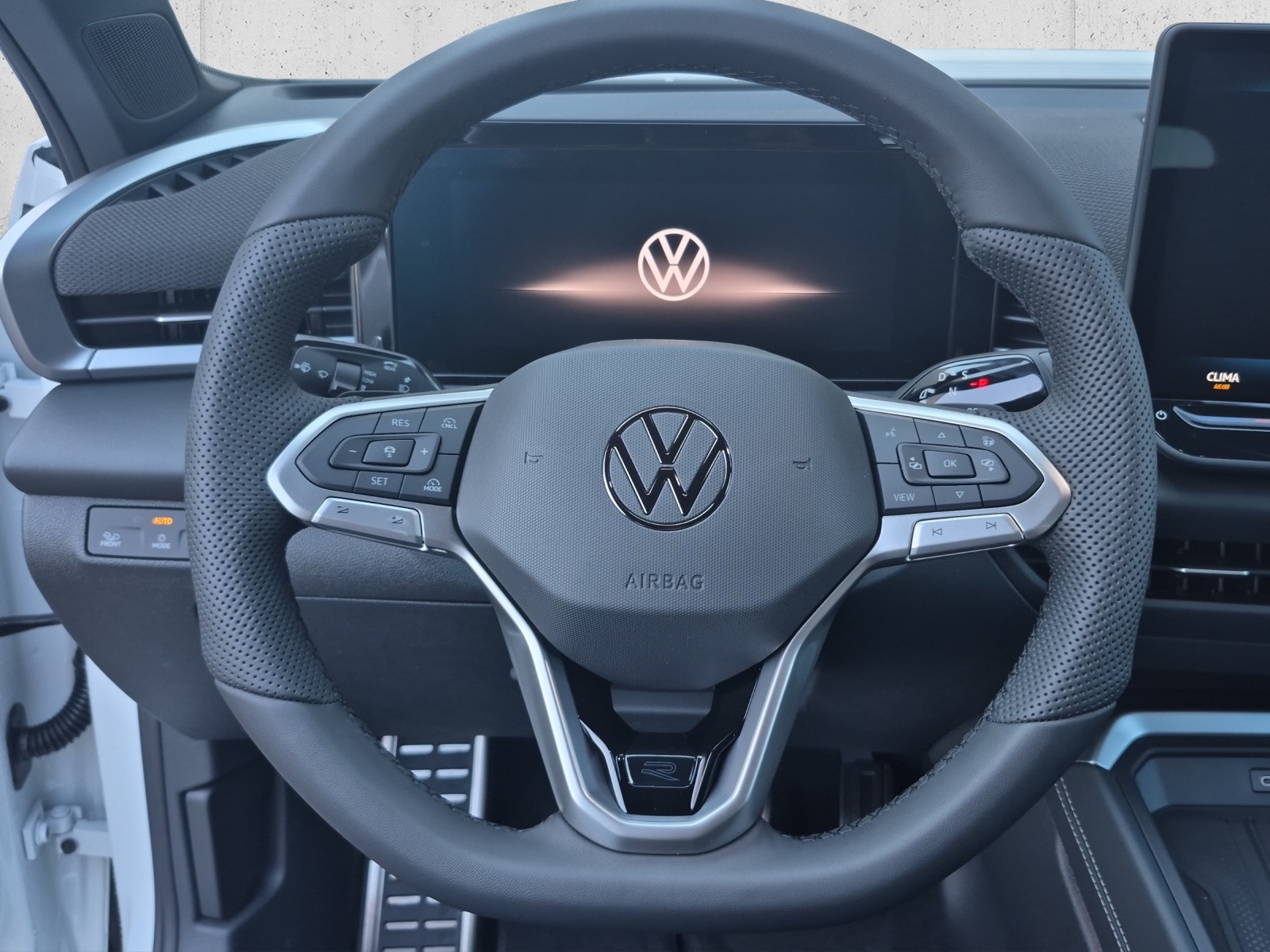 VW T-Roc 1.5 eTSI mHEV R-Line DSG-image-9