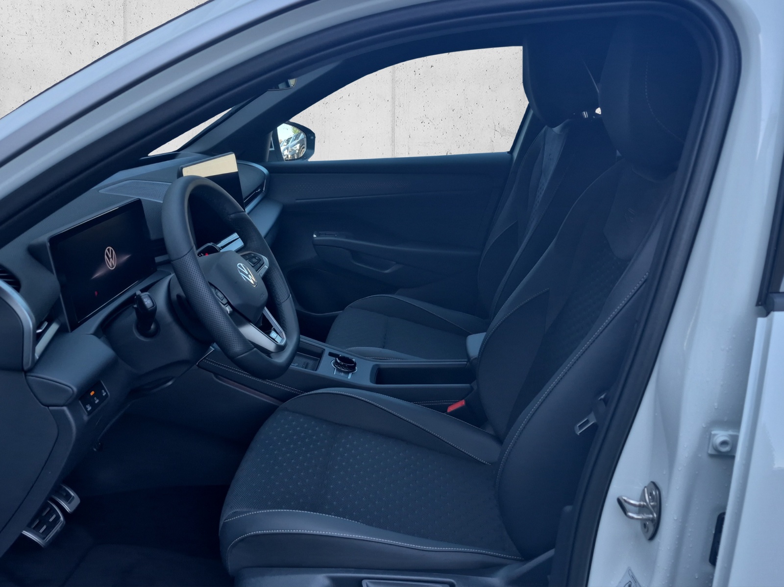VW T-Roc 1.5 eTSI mHEV R-Line DSG-image-8