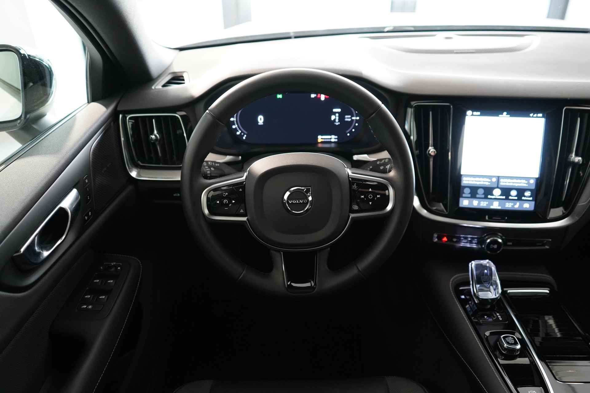 VOLVO V60 2.0 T6 TE Plus Dark for Business eAWD-image-7