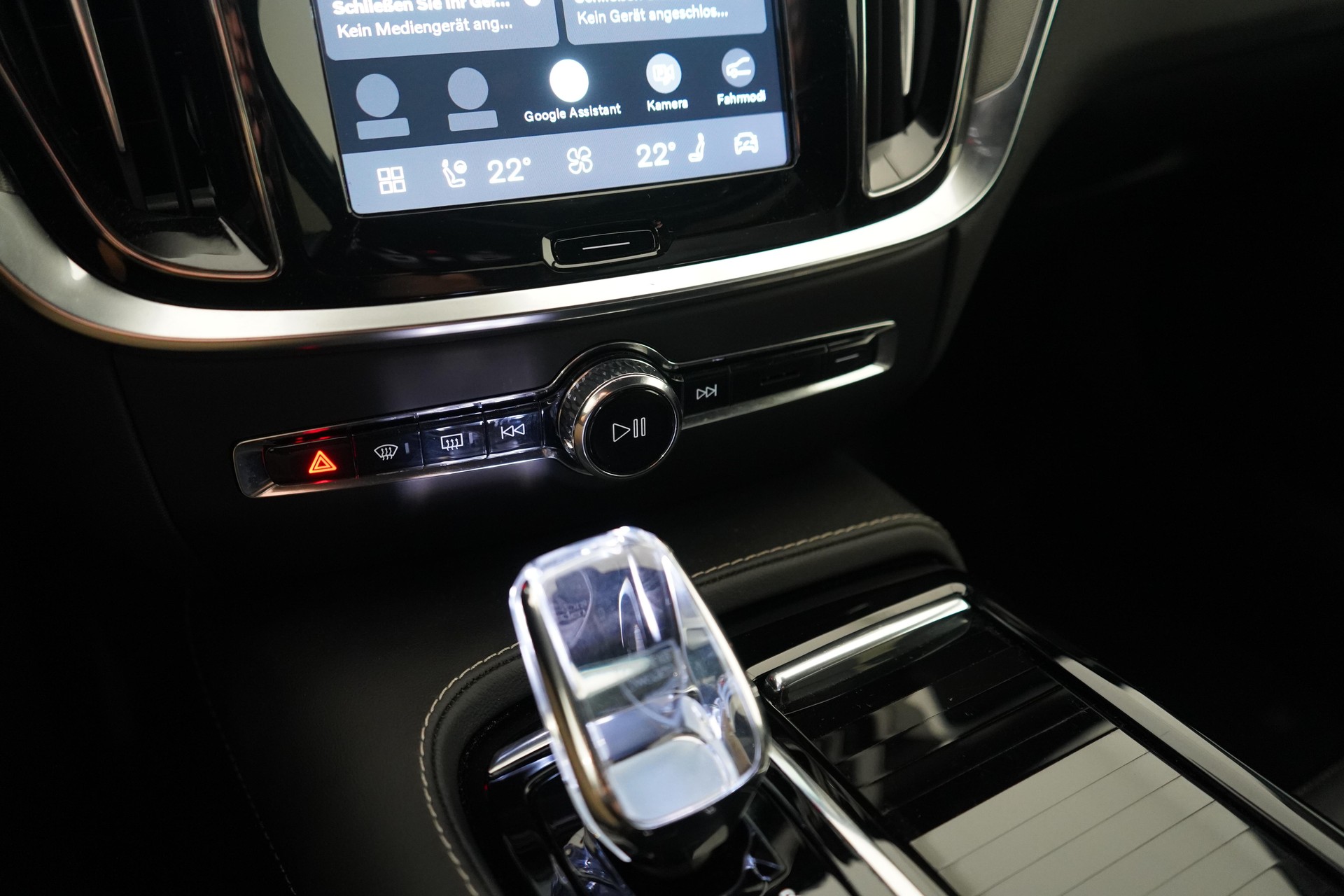 VOLVO V60 2.0 T6 TE Plus Dark for Business eAWD-image-12