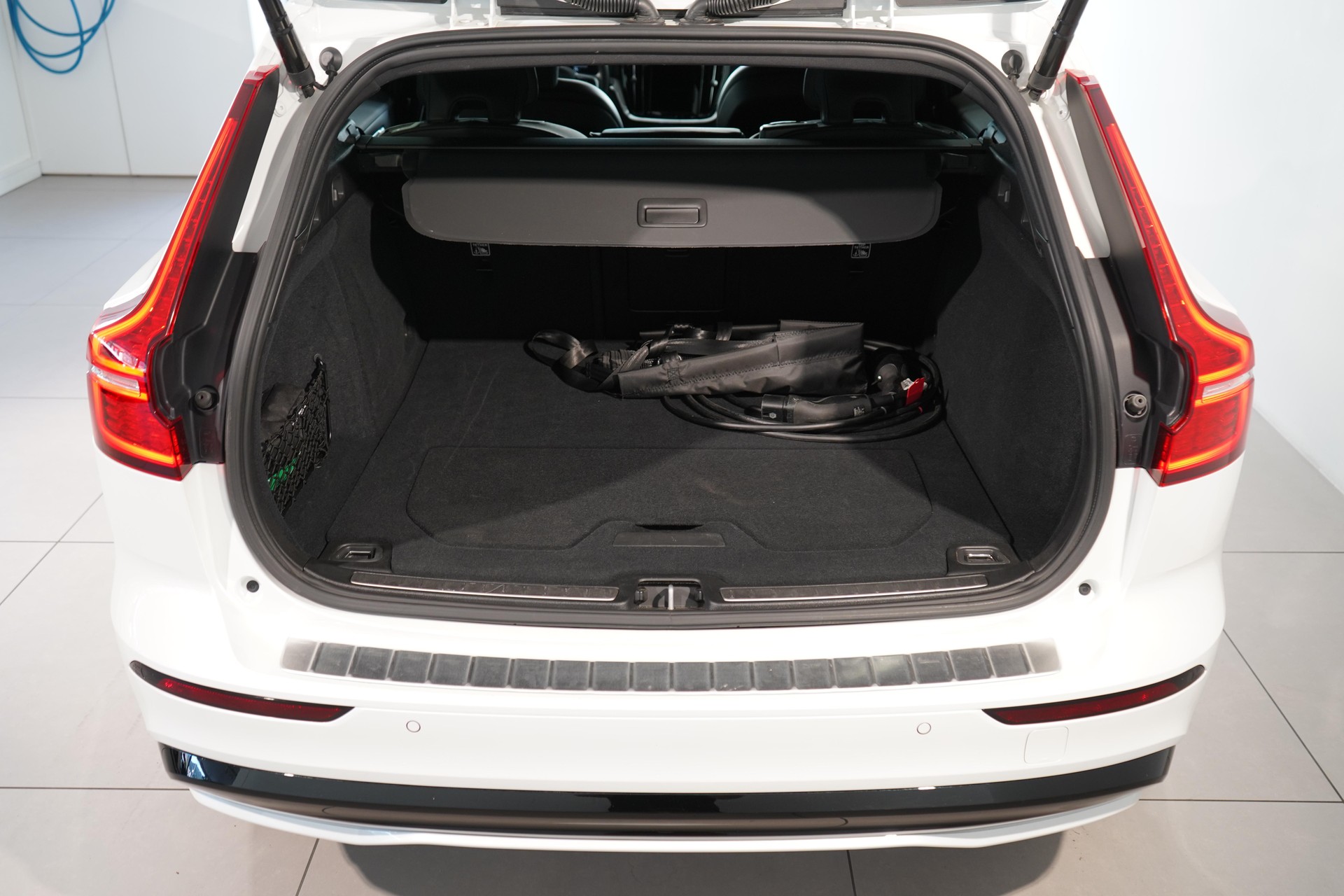 VOLVO V60 2.0 T6 TE Plus Dark for Business eAWD-image-4