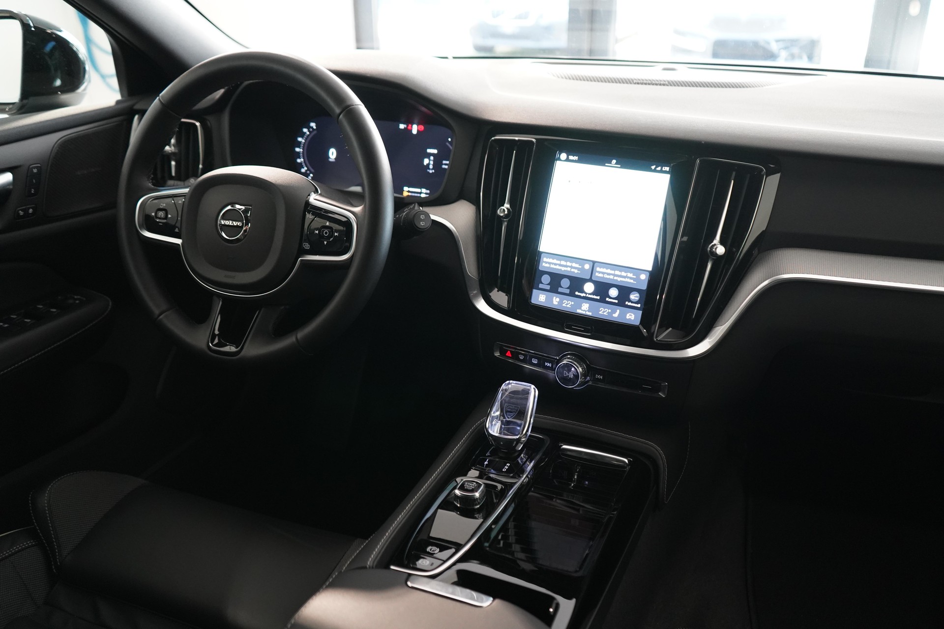 VOLVO V60 2.0 T6 TE Plus Dark for Business eAWD-image-8