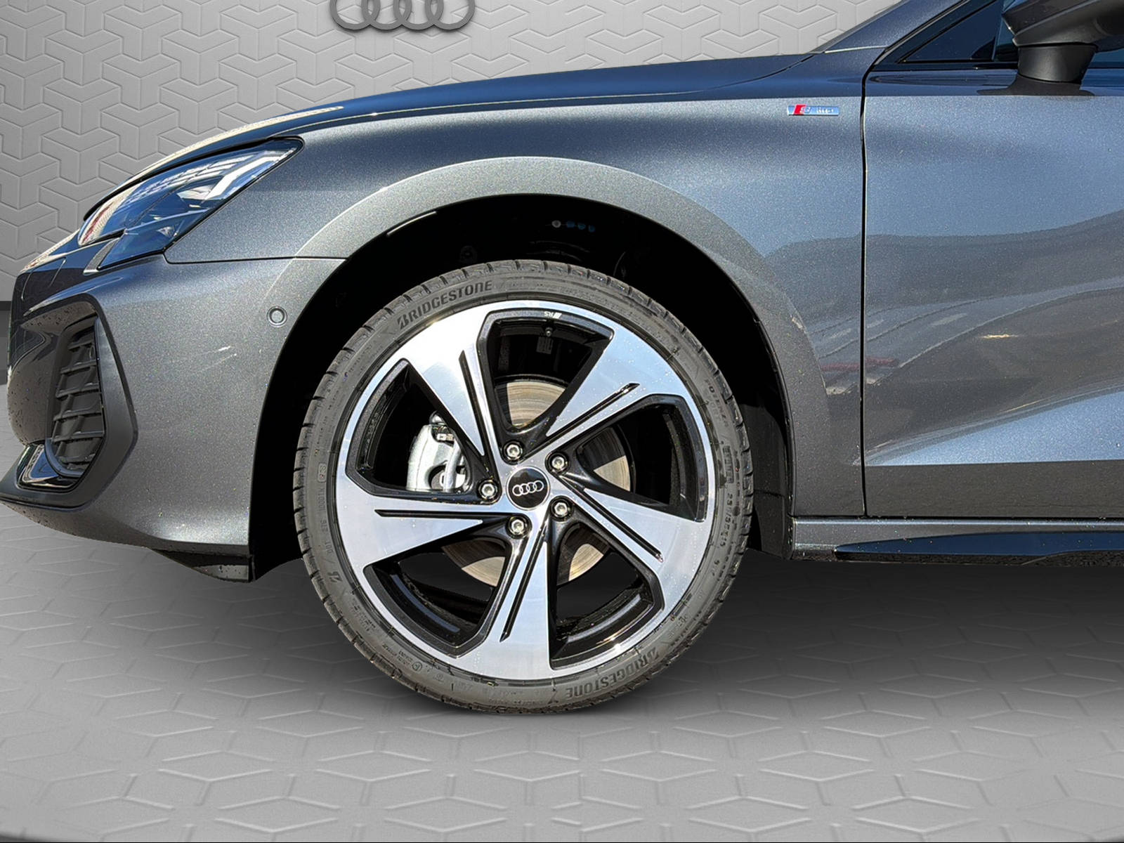 AUDI A3 Sportback TFSI 150 kW quattro S line S tronic-image-5