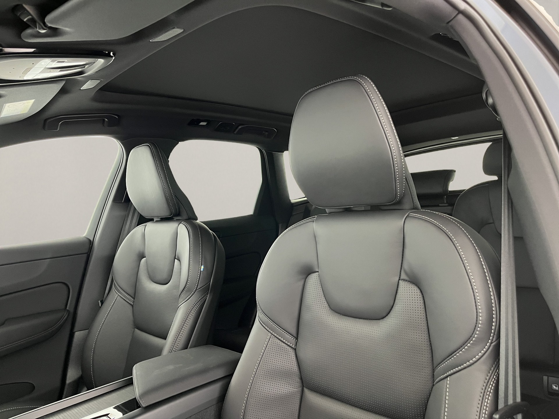 VOLVO XC60 2.0 T8 TE Black Edition eAWD-image-16