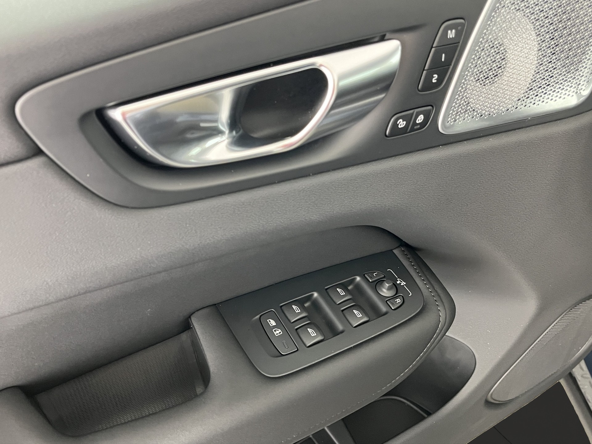 VOLVO XC60 2.0 T8 TE Black Edition eAWD-image-11