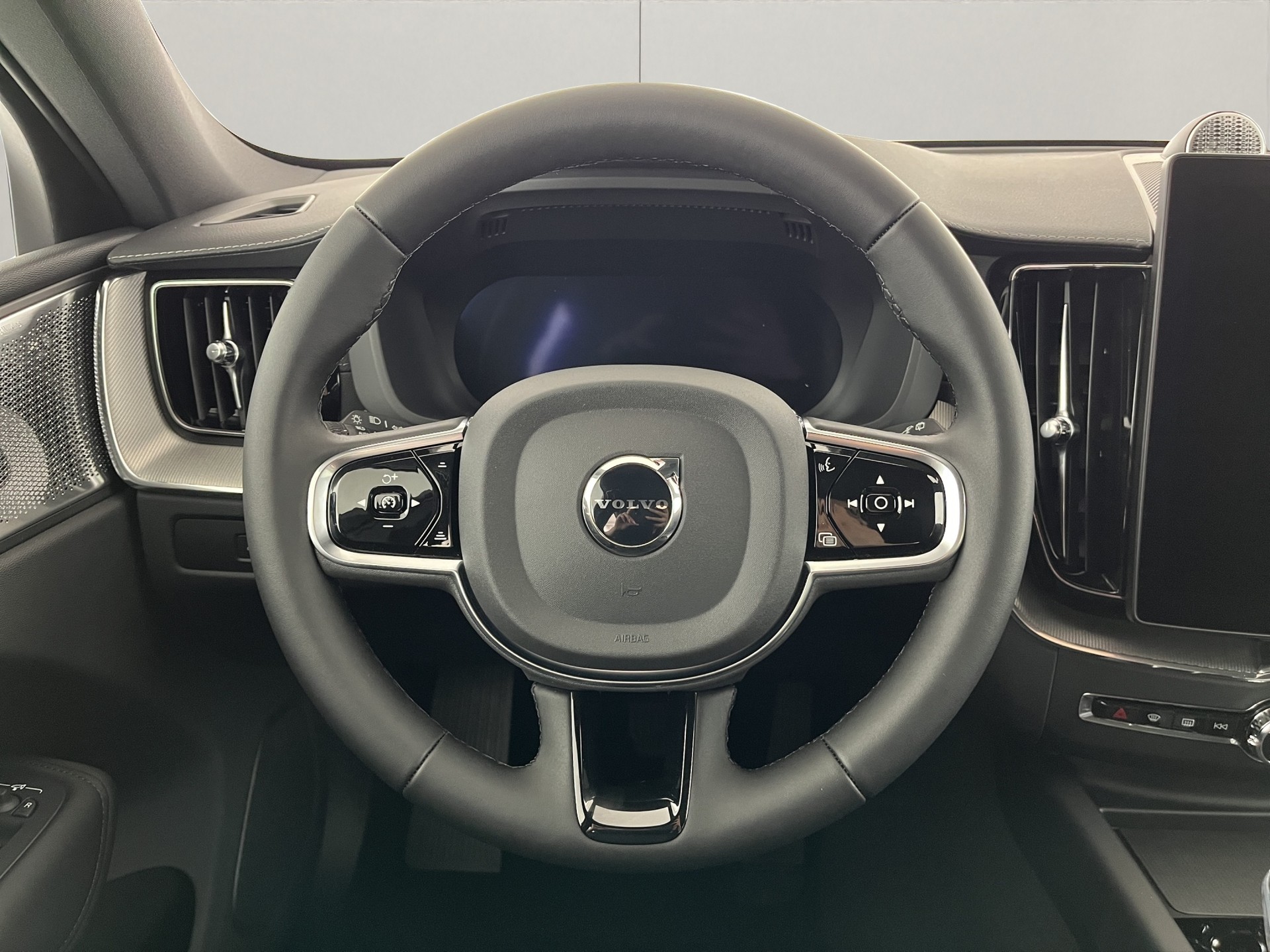 VOLVO XC60 2.0 T8 TE Black Edition eAWD-image-10