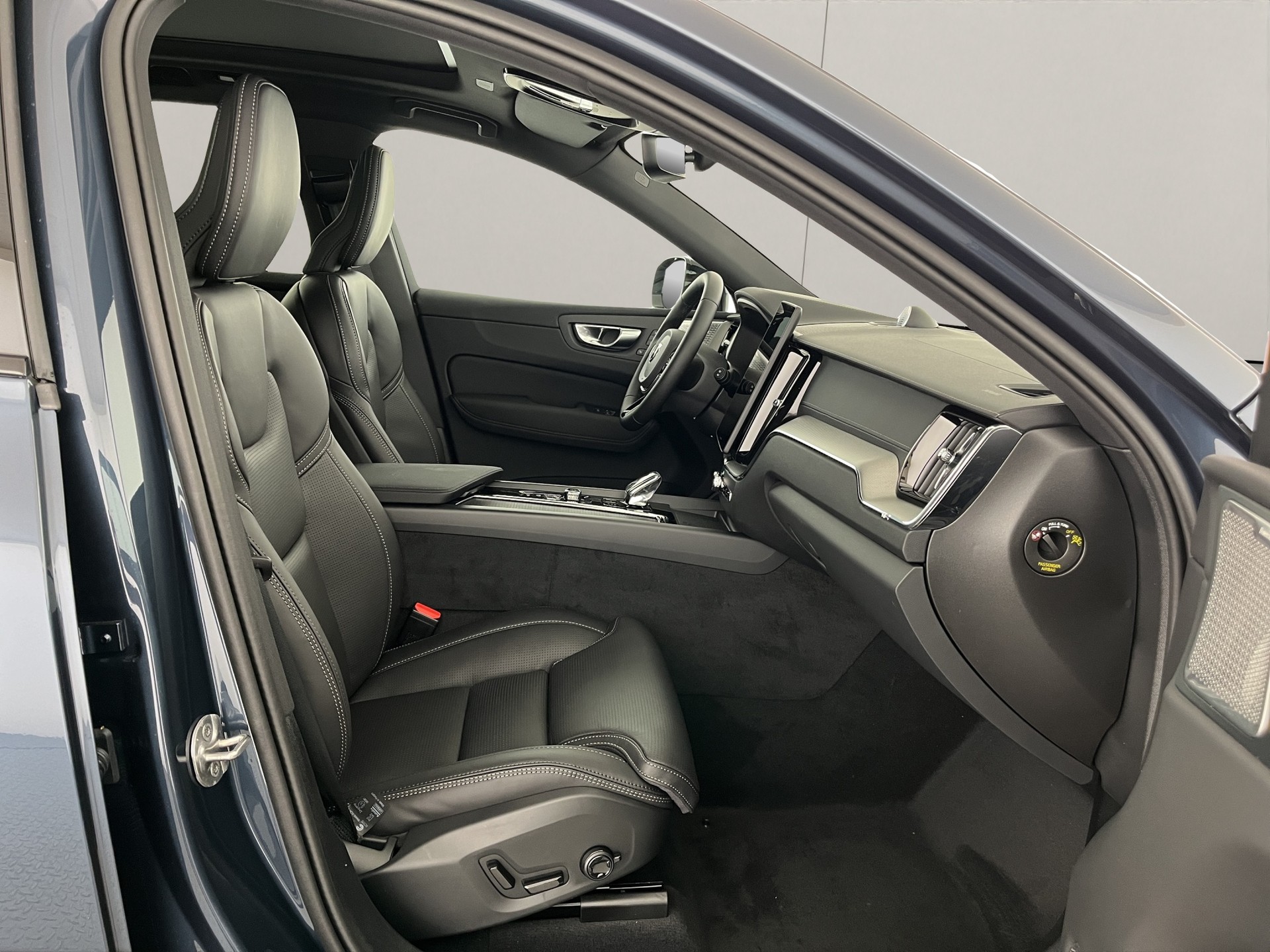 VOLVO XC60 2.0 T8 TE Black Edition eAWD-image-8