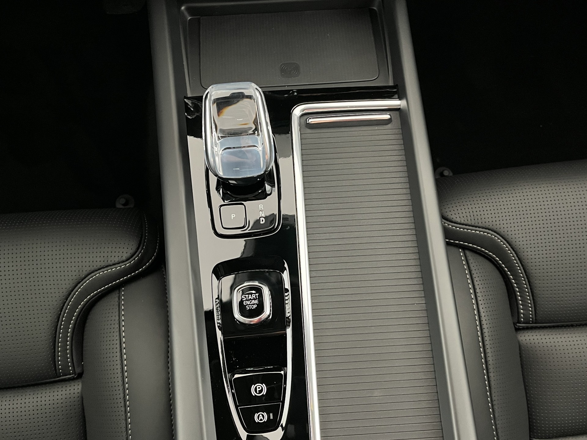 VOLVO XC60 2.0 T8 TE Black Edition eAWD-image-15