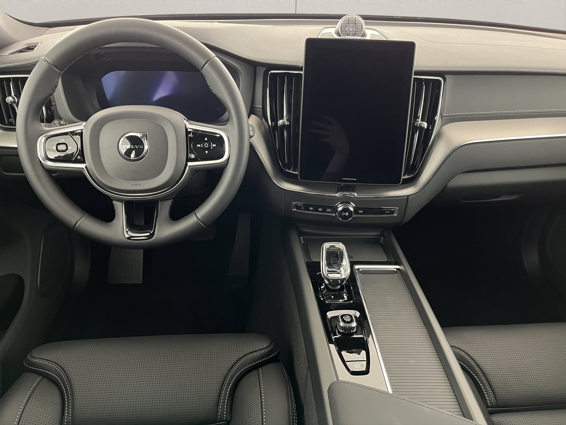 VOLVO XC60 2.0 T8 TE Black Edition eAWD-image-9