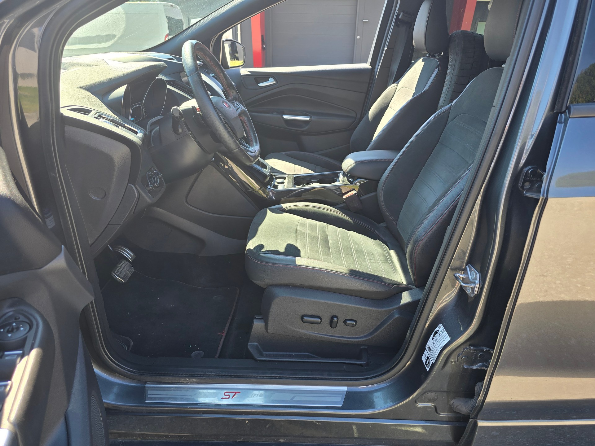 FORD Kuga 2.0 TDCi ST Line High 4WD PowerShift-image-8