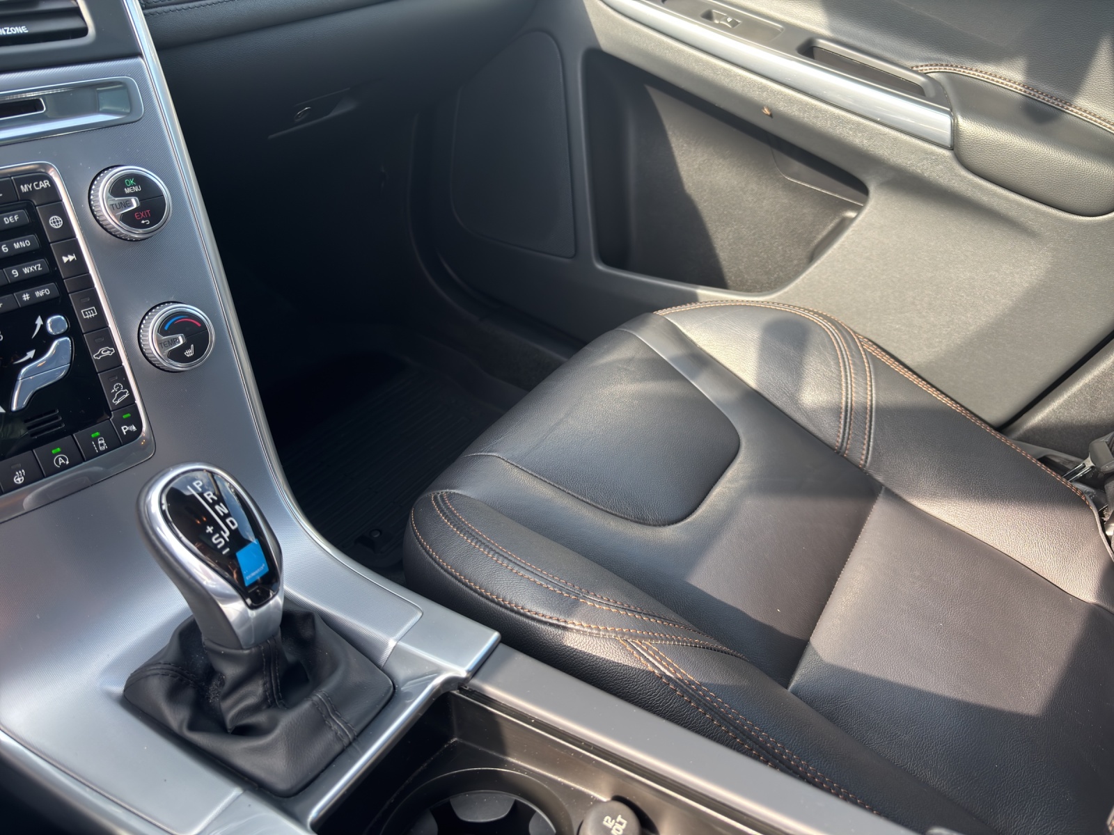 VOLVO XC60 2.0 T6 Summum AWD S/S-image-11