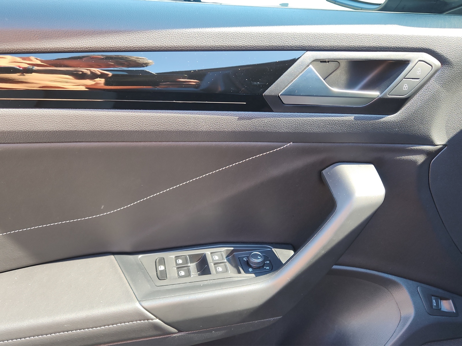 VW T-Roc 2.0 TSI R-Line DSG 4Motion-image-12