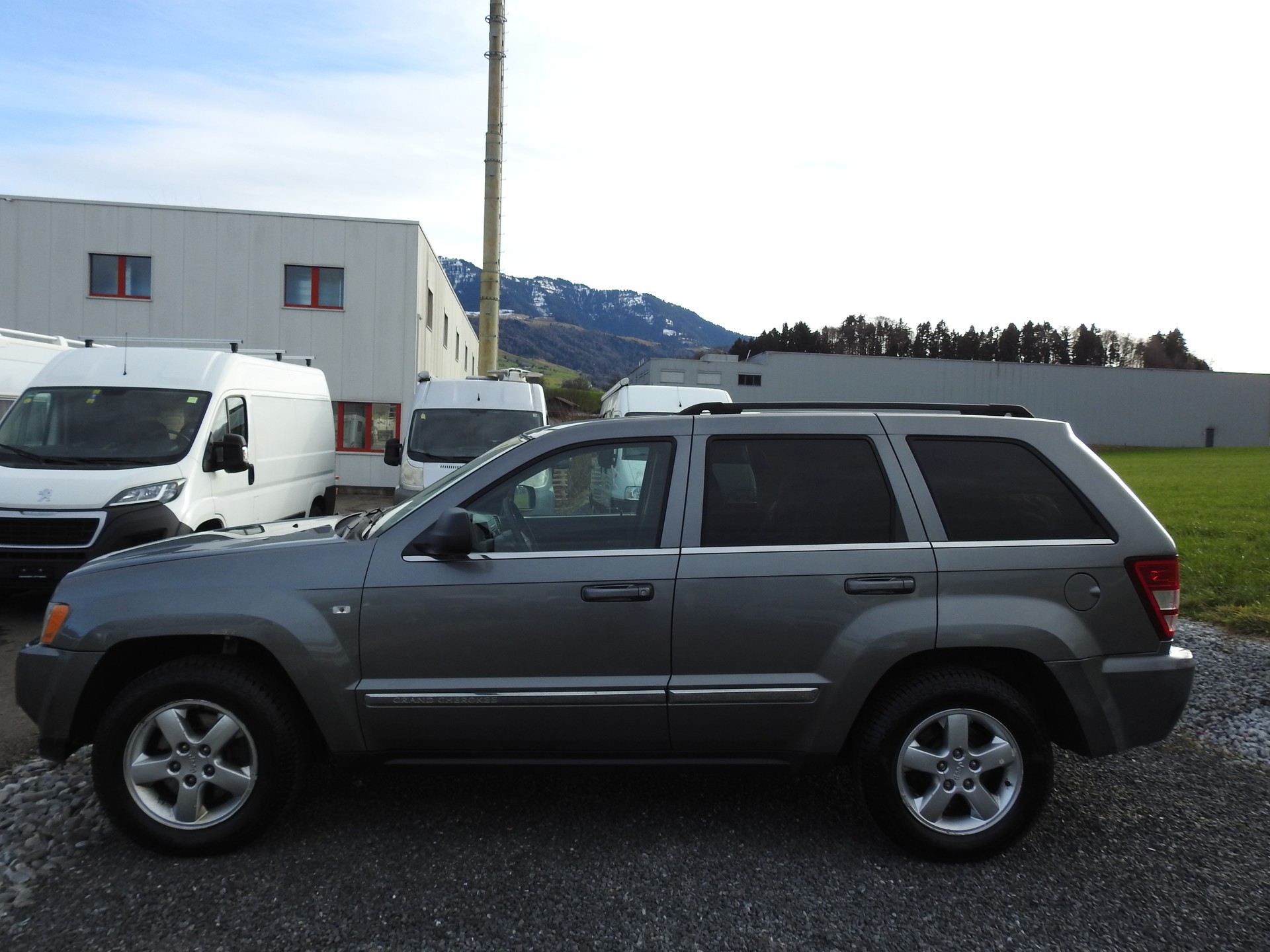 JEEP Grand Cherokee 4.7 Limited Automatic-image-2