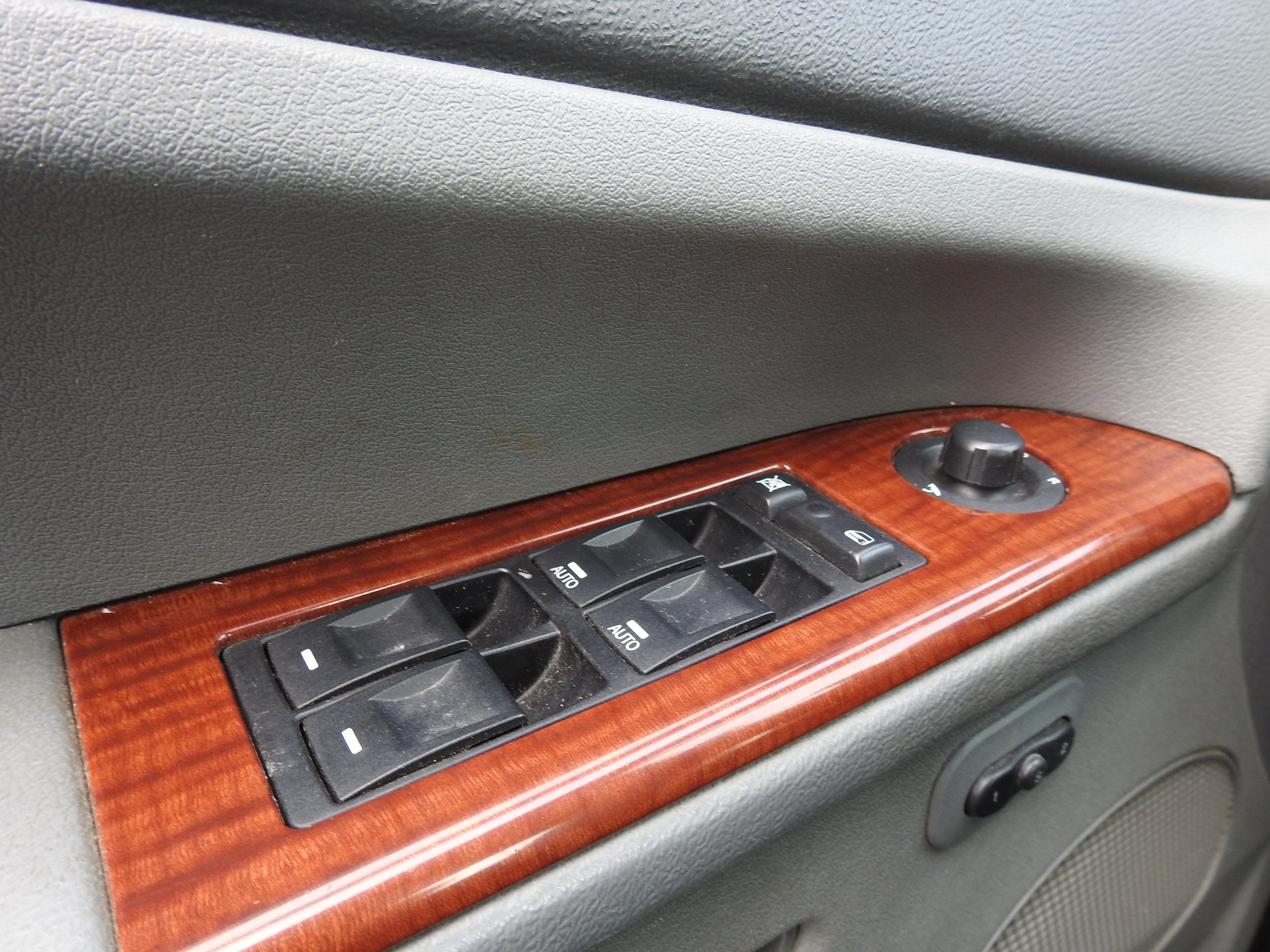 JEEP Grand Cherokee 4.7 Limited Automatic-image-25