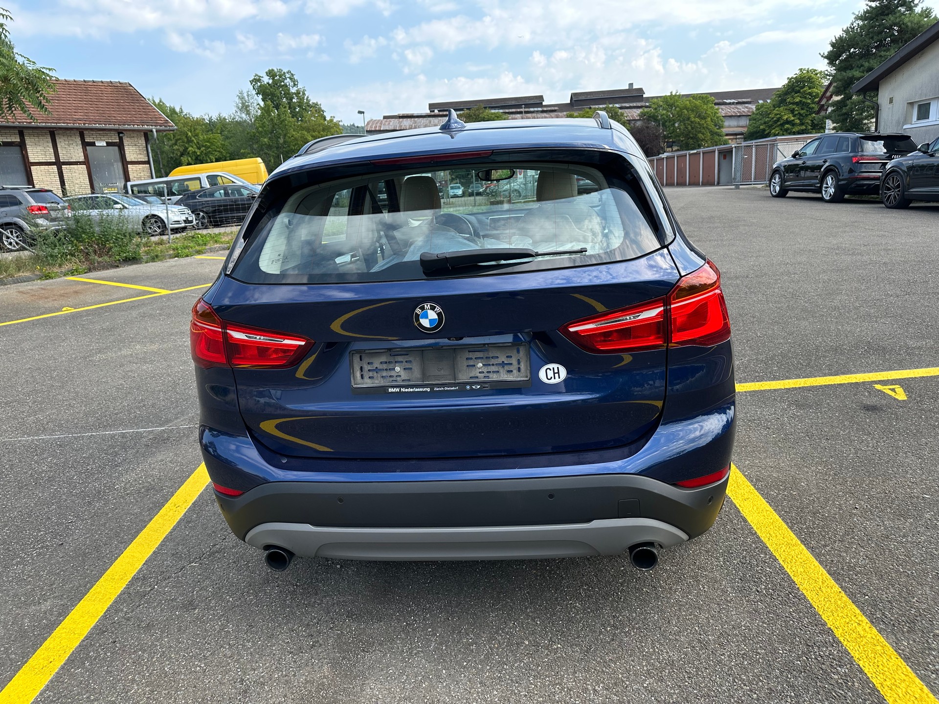 BMW X1 xDrive 20i Steptronic-image-5