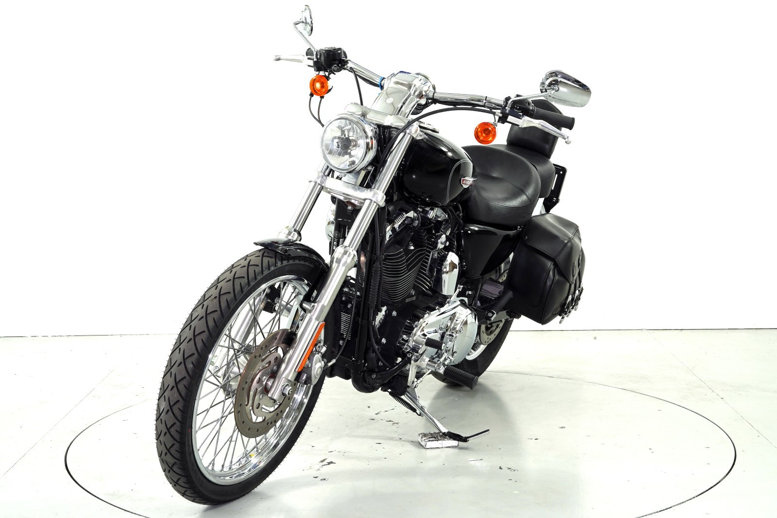 HARLEY-DAVIDSON XL 1200C ABS-showroom-element-2