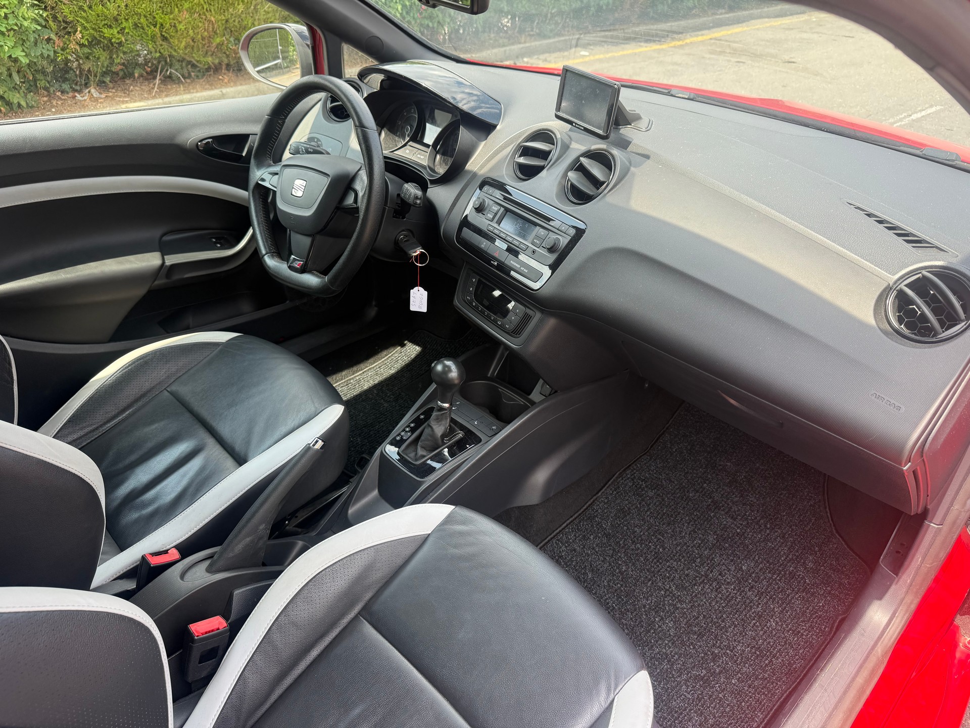 SEAT Ibiza SC 1.4 TSI Cupra DSG-image-9