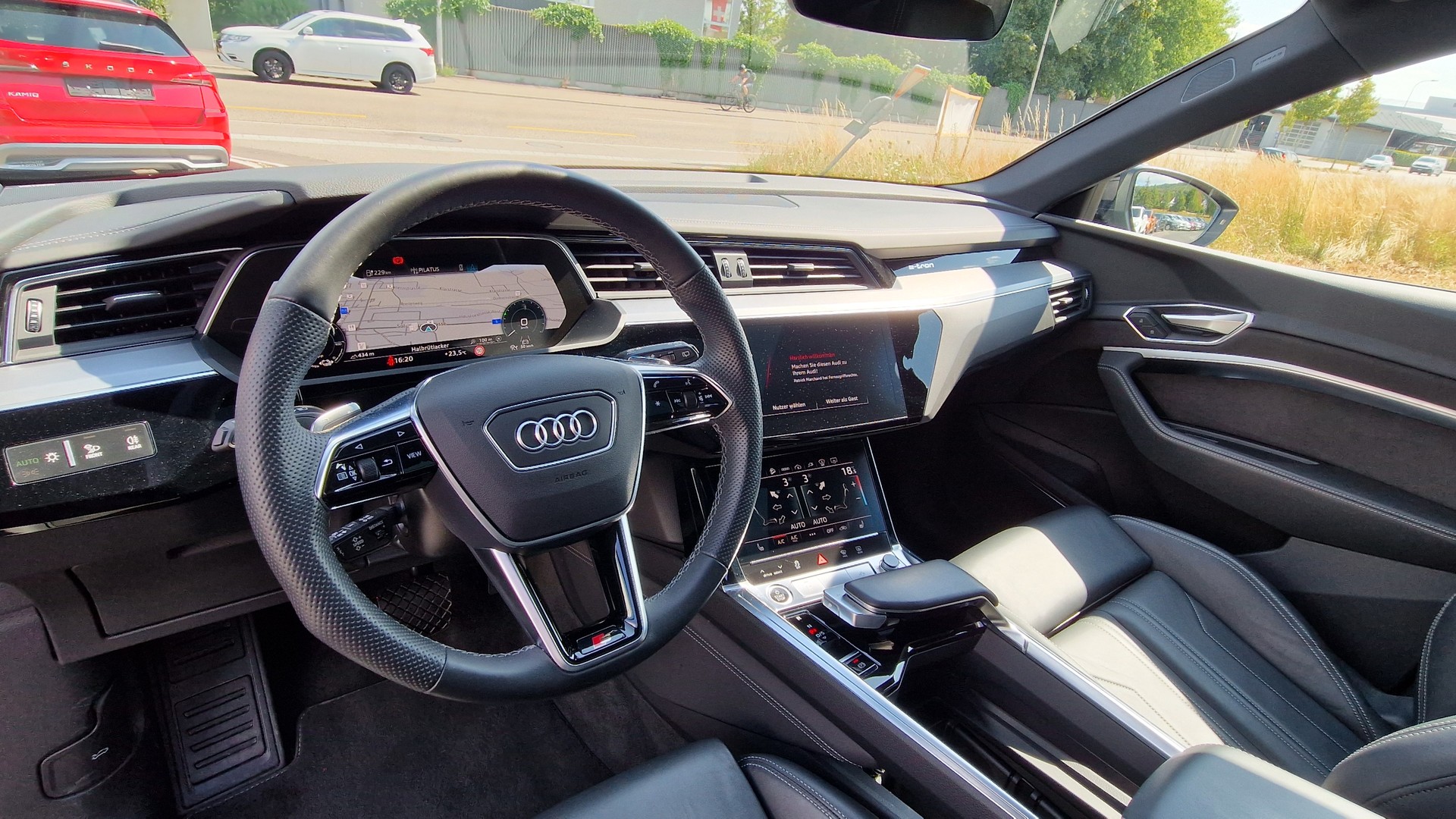 AUDI e-tron 55 S Line Black Edition quattro-image-7