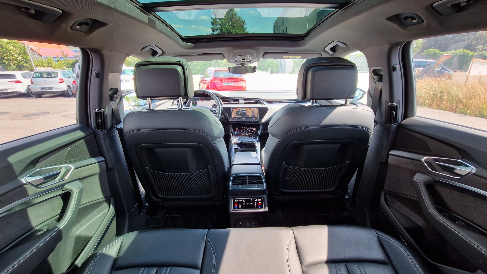 AUDI e-tron 55 S Line Black Edition quattro-image-13