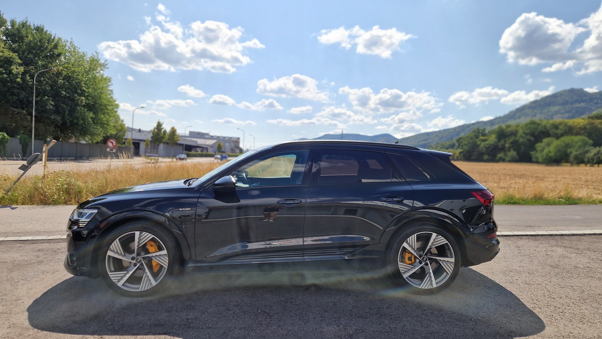 AUDI e-tron 55 S Line Black Edition quattro-image-2