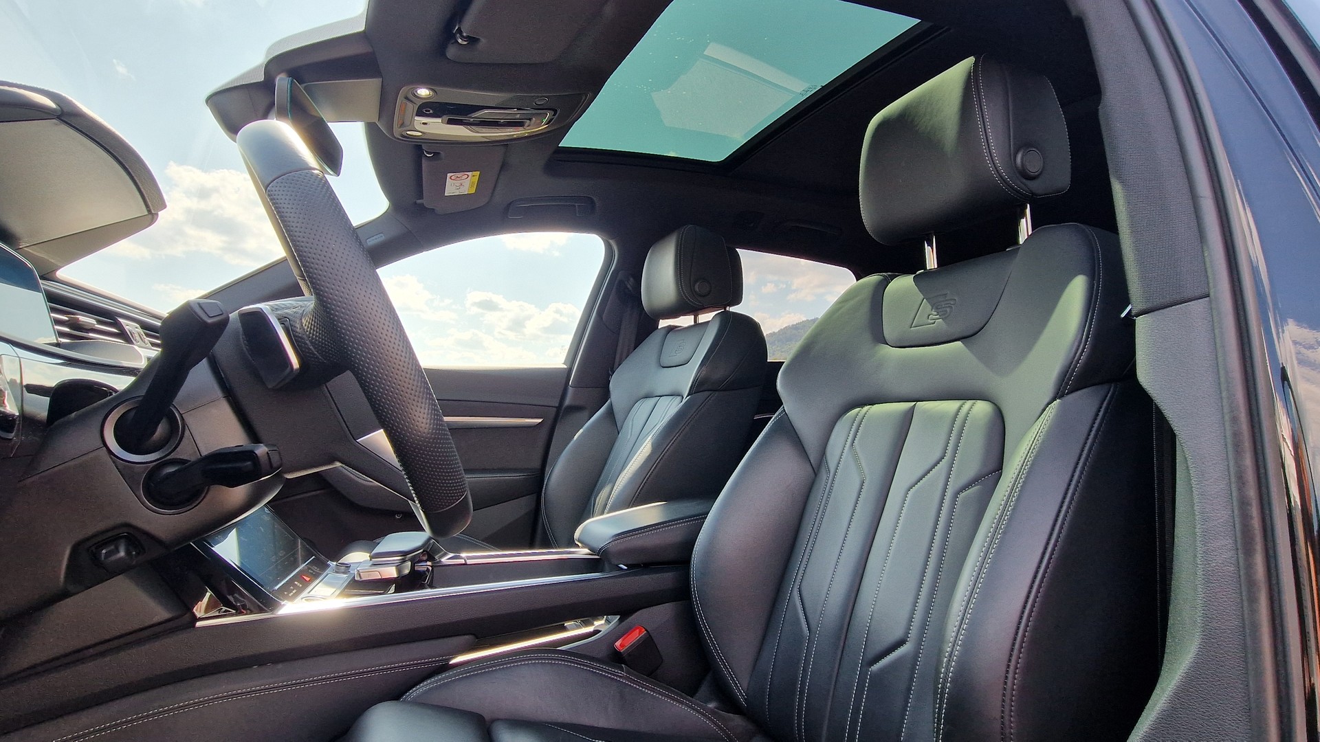 AUDI e-tron 55 S Line Black Edition quattro-image-6
