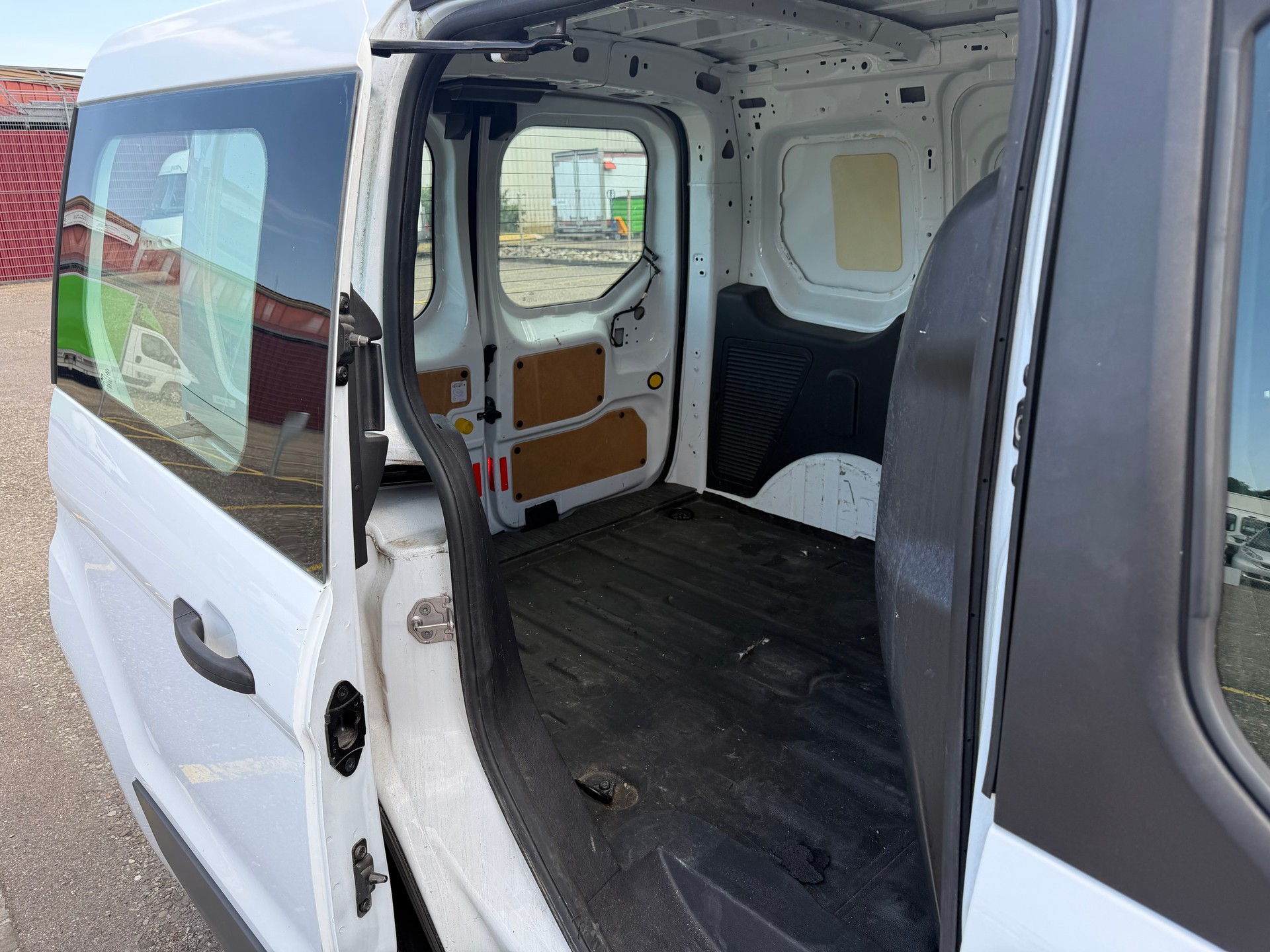FORD Transit Connect Van T200 1.0 EcoBoost Trend-image-7