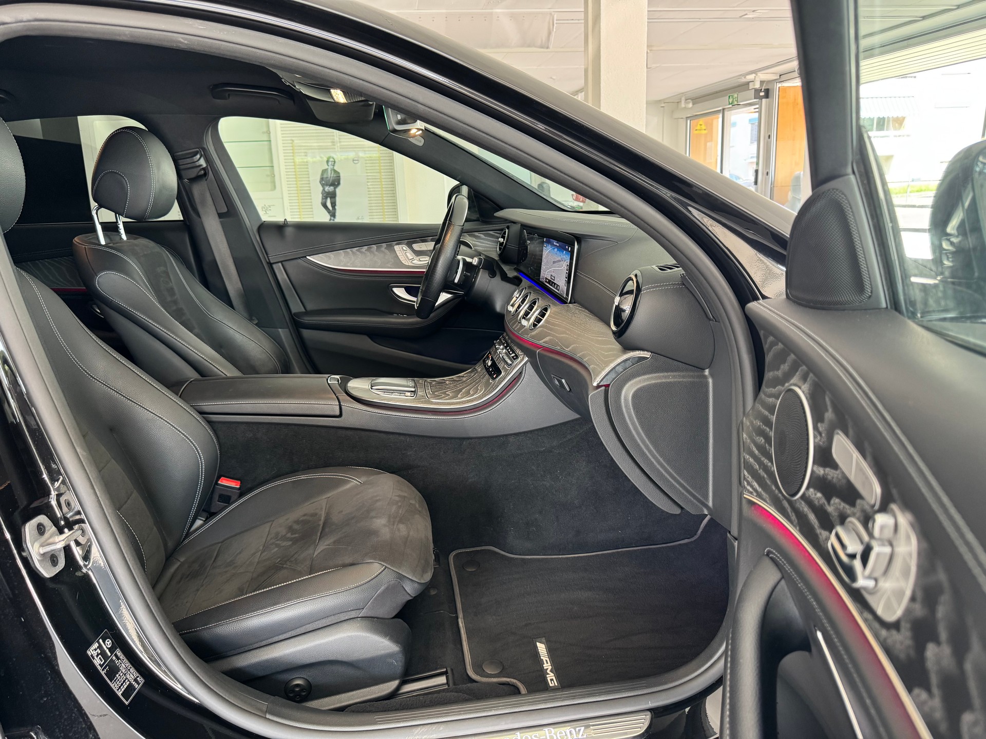 MERCEDES-BENZ E 200 4Matic AMG Line 9G-Tronic-image-10