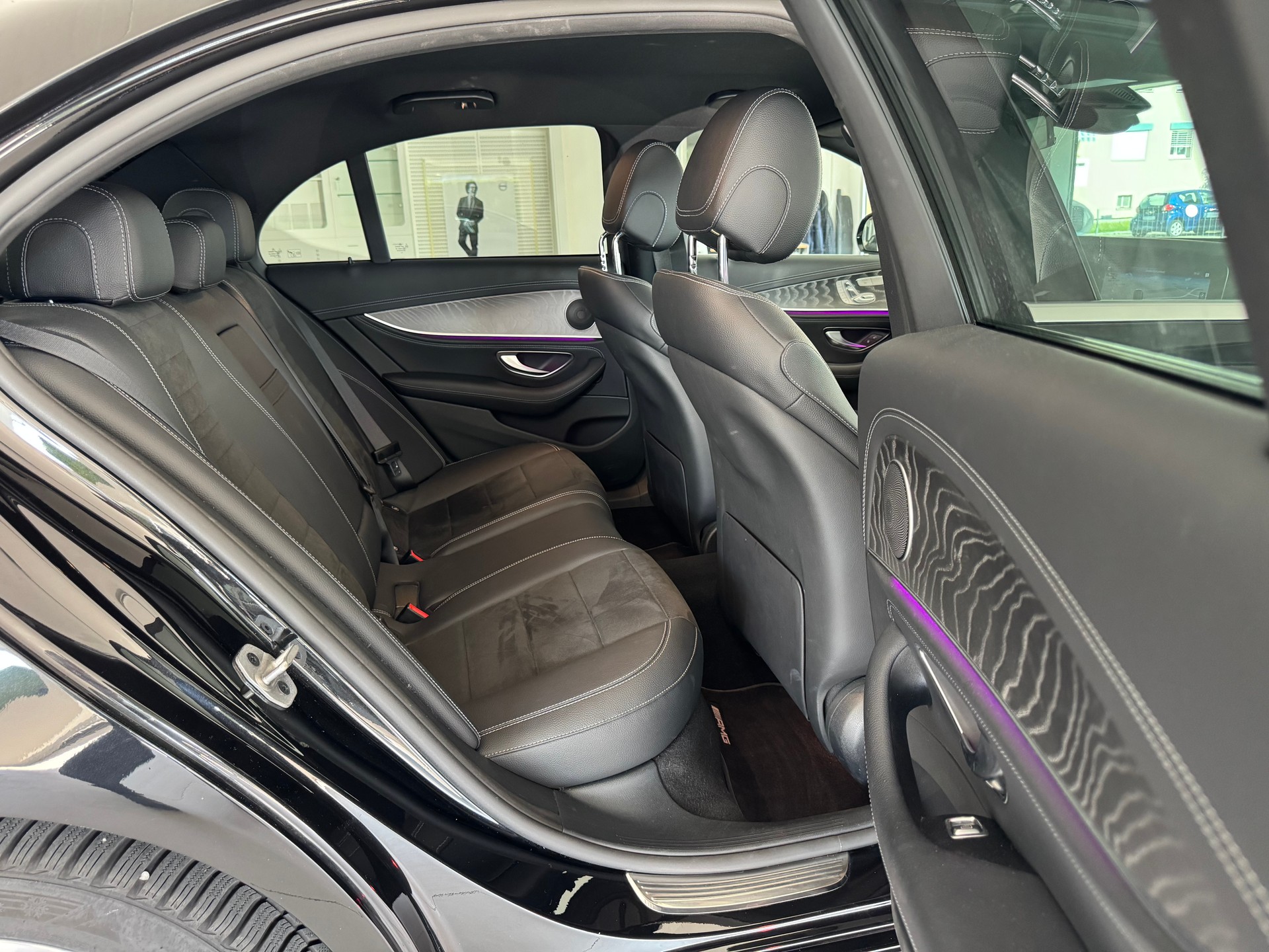 MERCEDES-BENZ E 200 4Matic AMG Line 9G-Tronic-image-14
