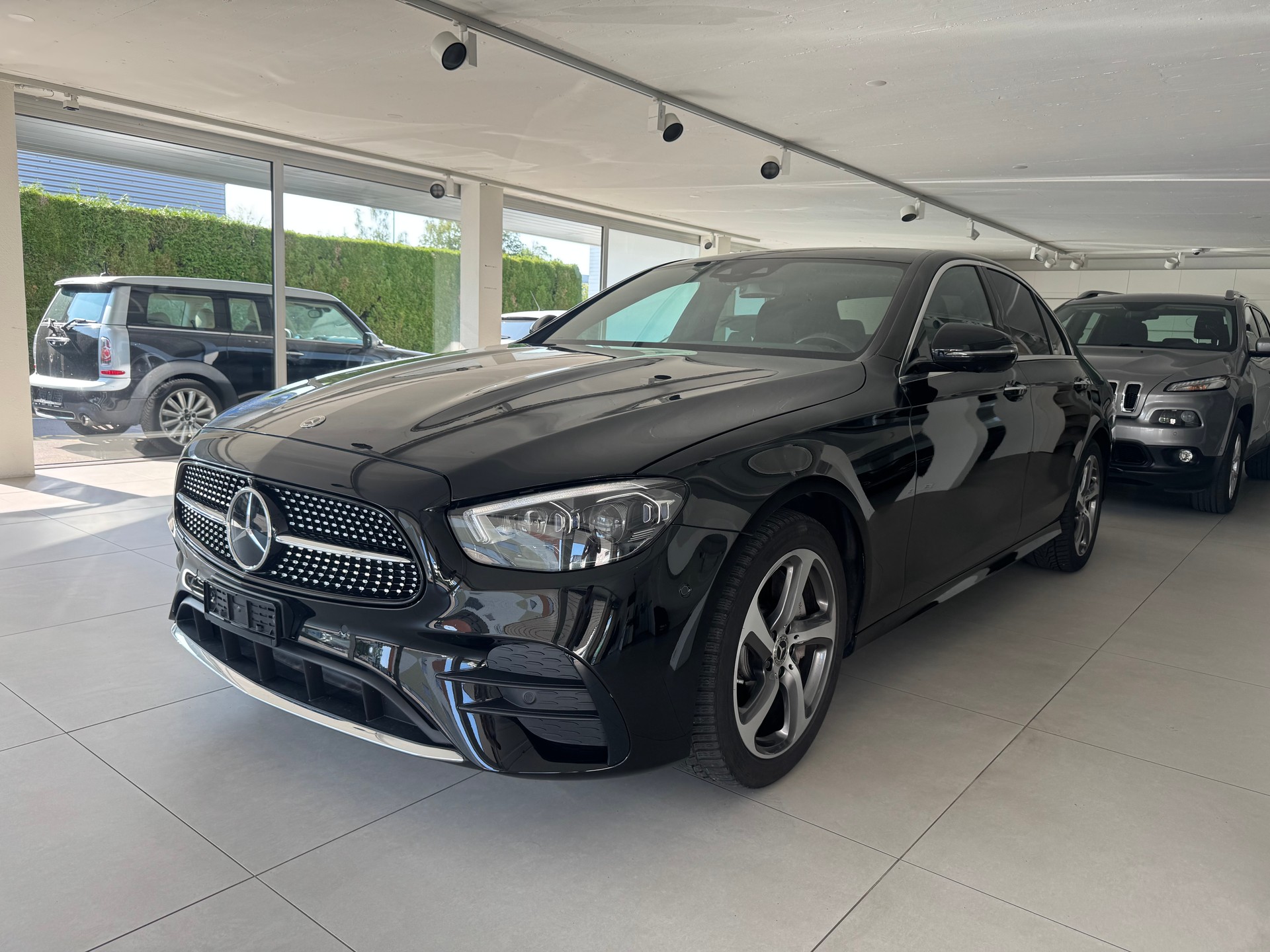 MERCEDES-BENZ E 200 4Matic AMG Line 9G-Tronic-image-0