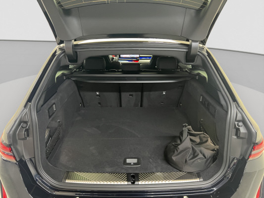 BMW M5 xDrive Touring-image-13