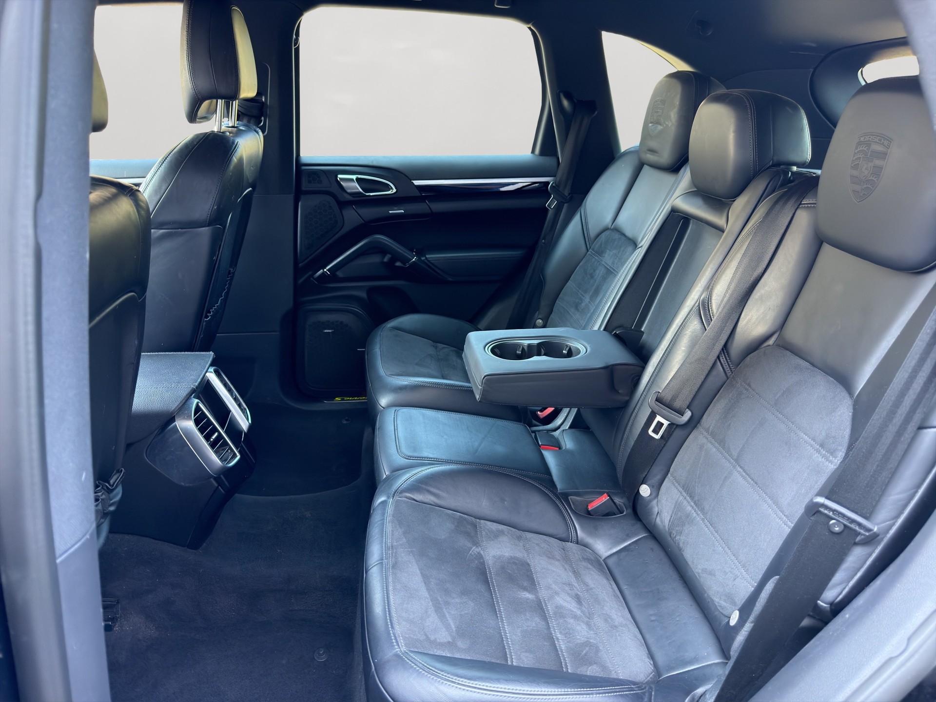PORSCHE Cayenne S E-Hybrid-image-5