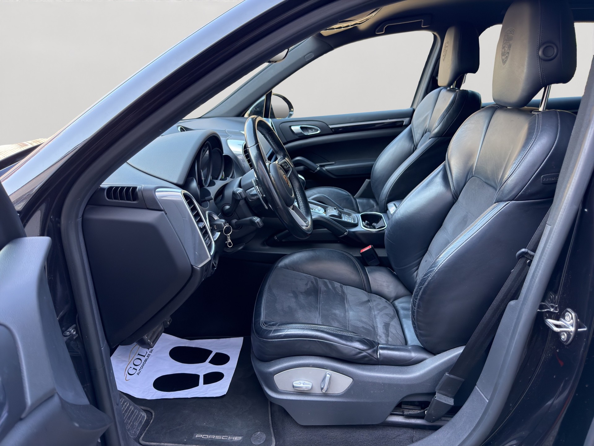 PORSCHE Cayenne S E-Hybrid-image-4