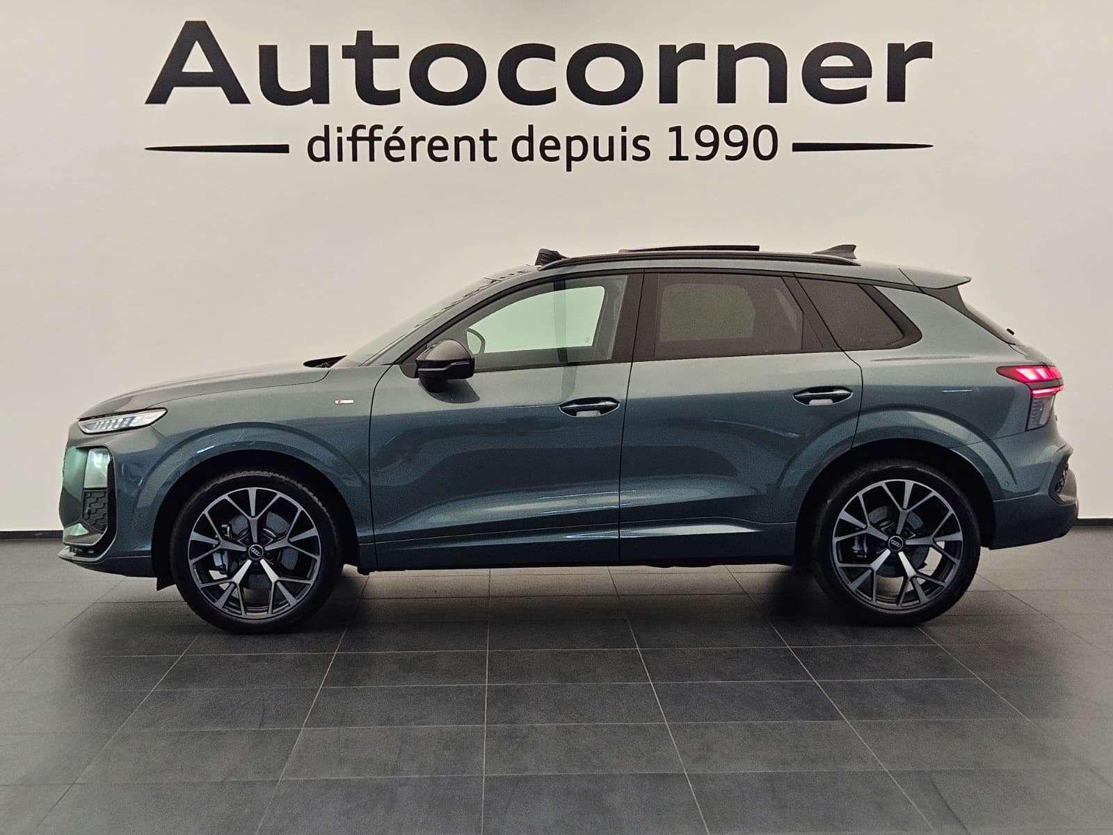 AUDI Q3 SUV TFSI quattro 195 kW S tronic-showroom-element-1