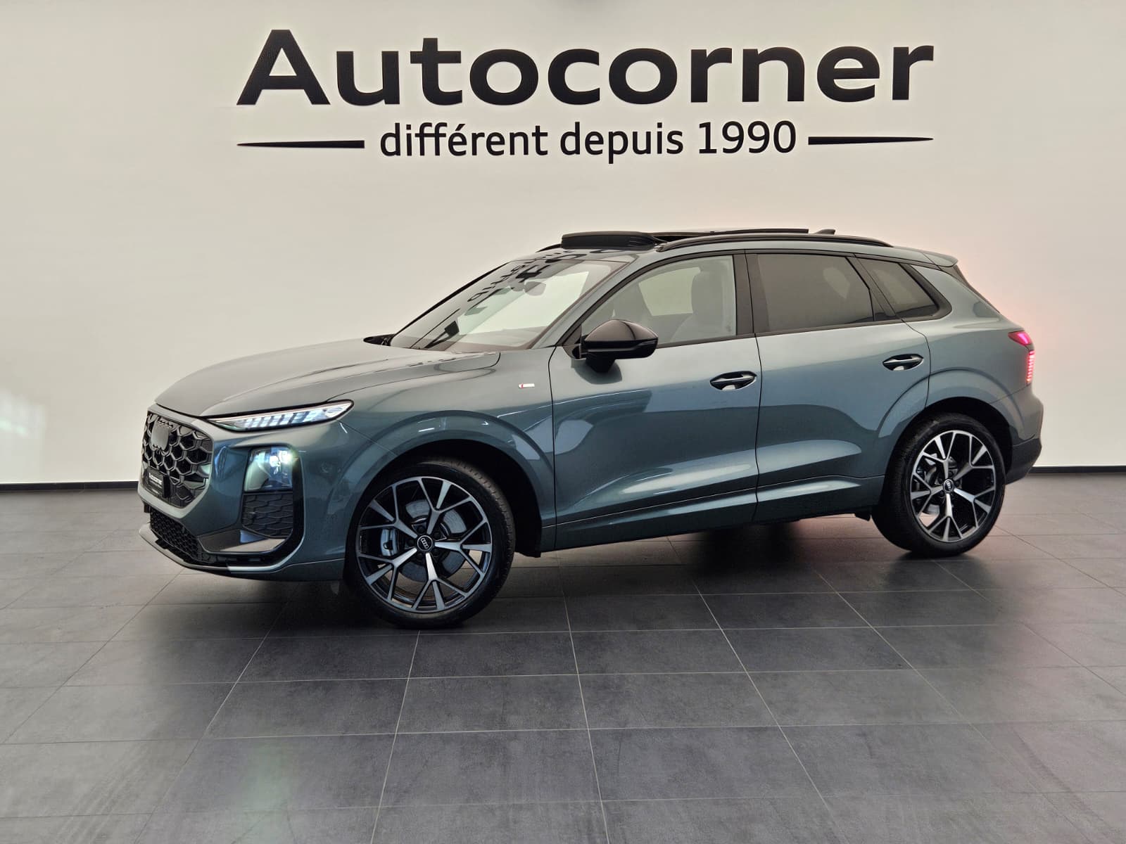 AUDI Q3 SUV TFSI quattro 195 kW S tronic-image-0