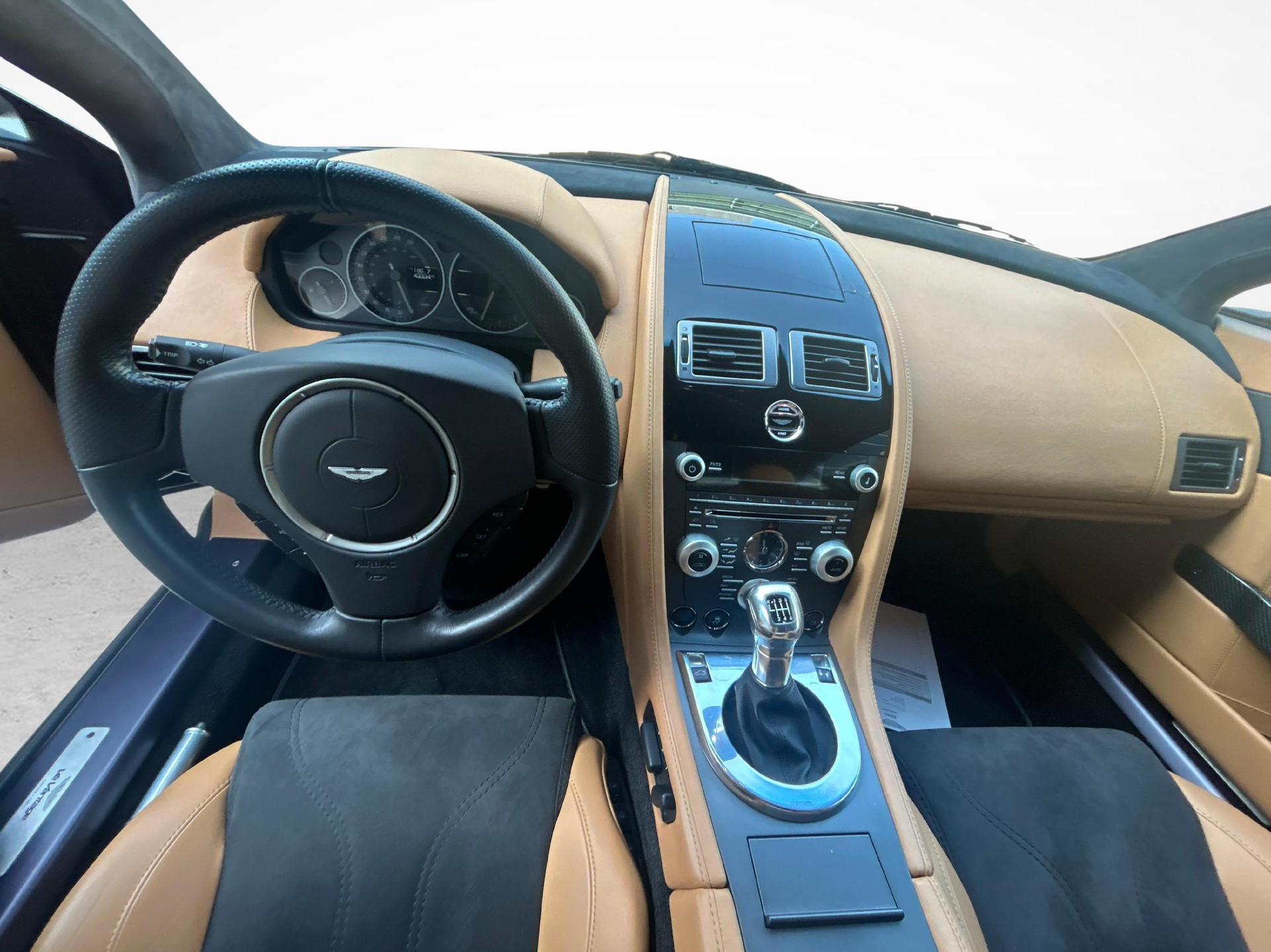 ASTON MARTIN V12 Vantage Coupé 6.0-image-12