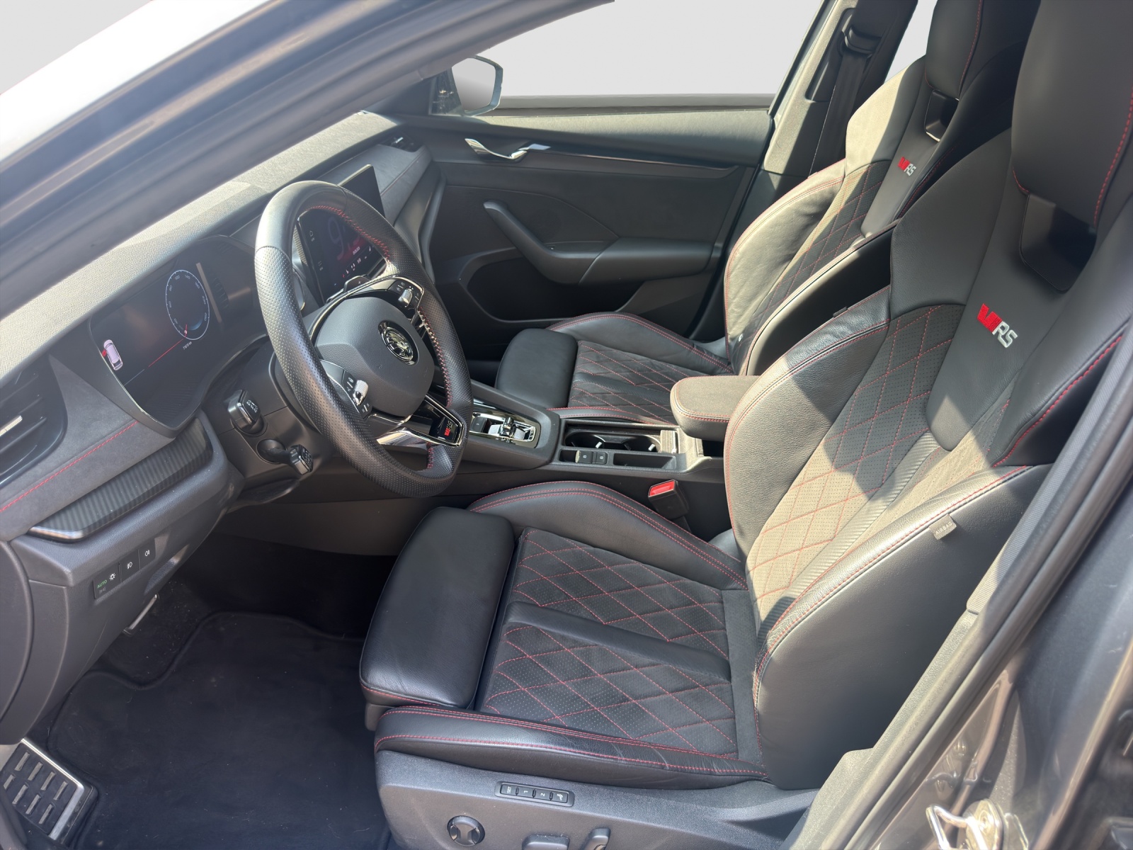 SKODA Octavia Combi 2.0 TSI DSG RS-image-4